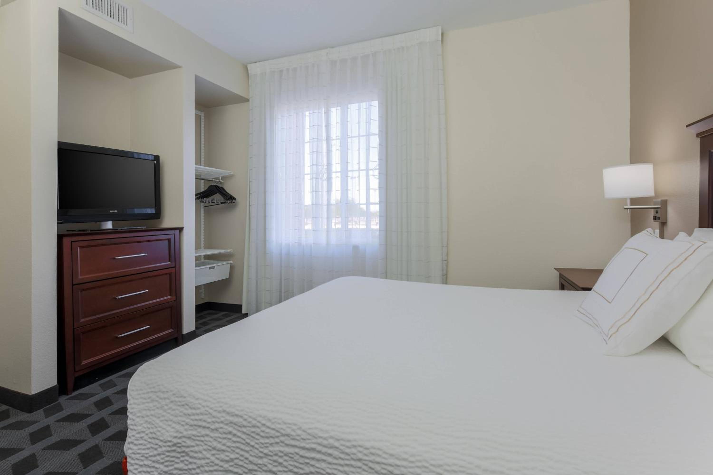 Two-Bedroom Suite - Photo 4