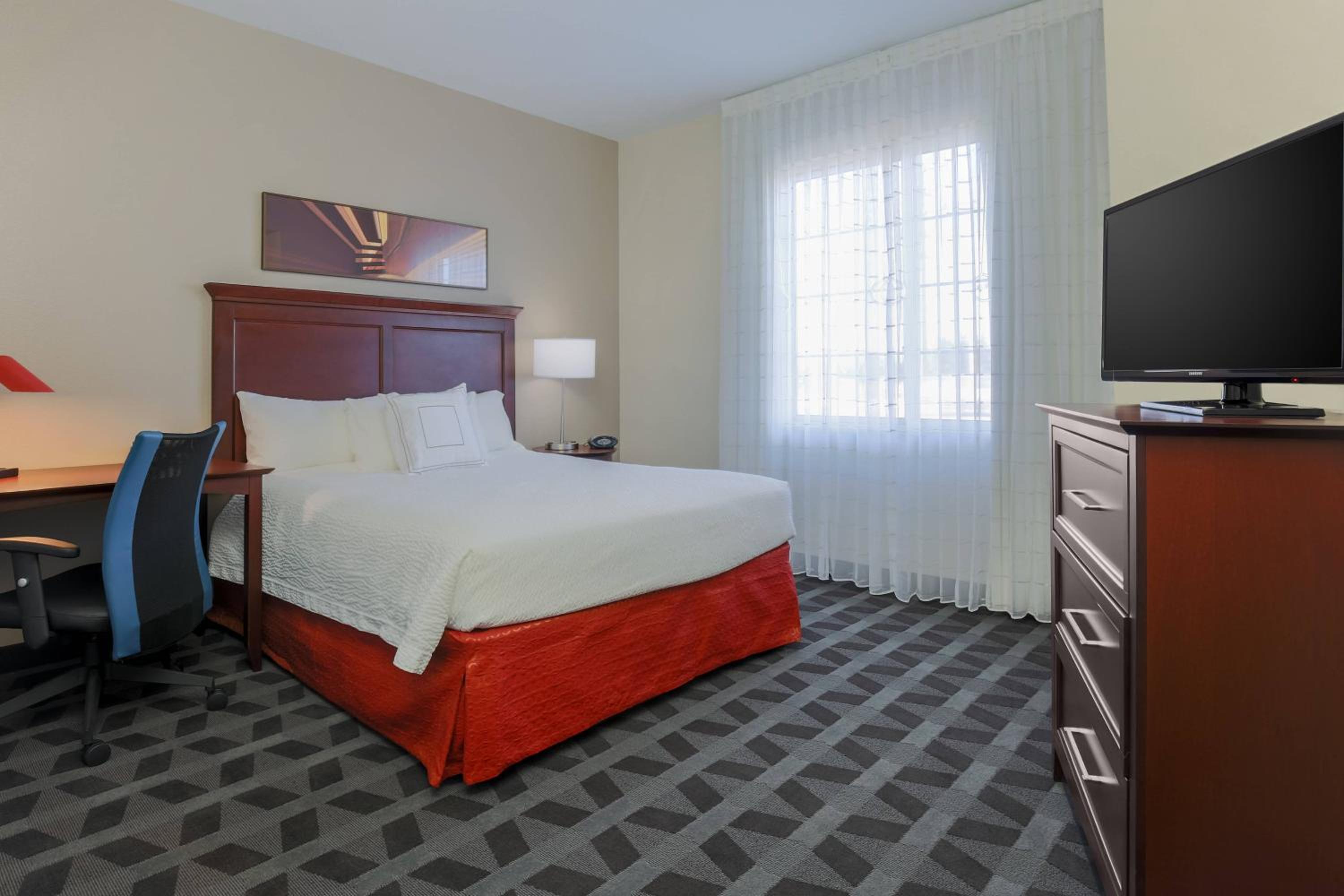 Two-Bedroom Suite - Photo 3