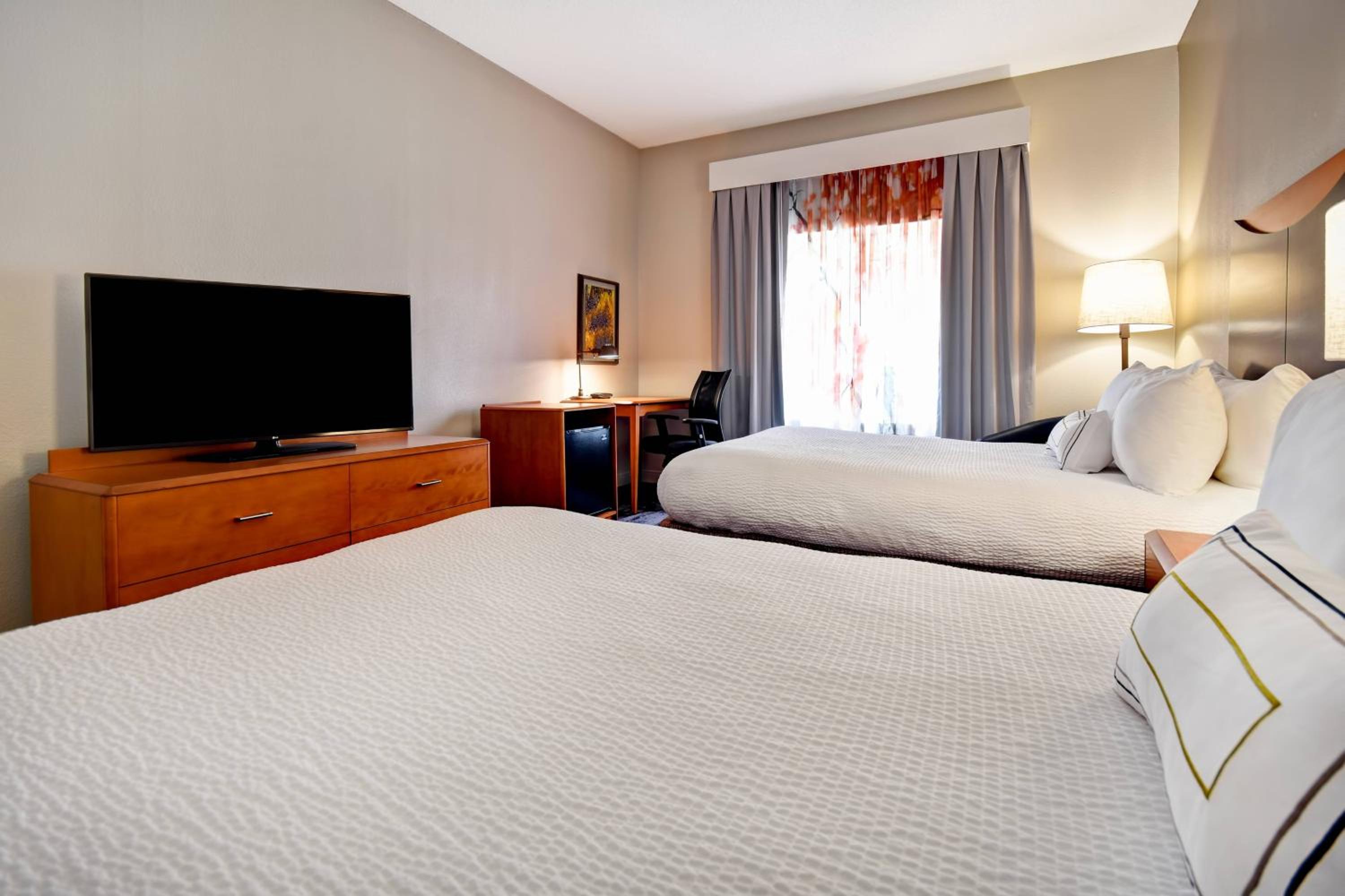 Double Room with Two Double Beds - Photo 4