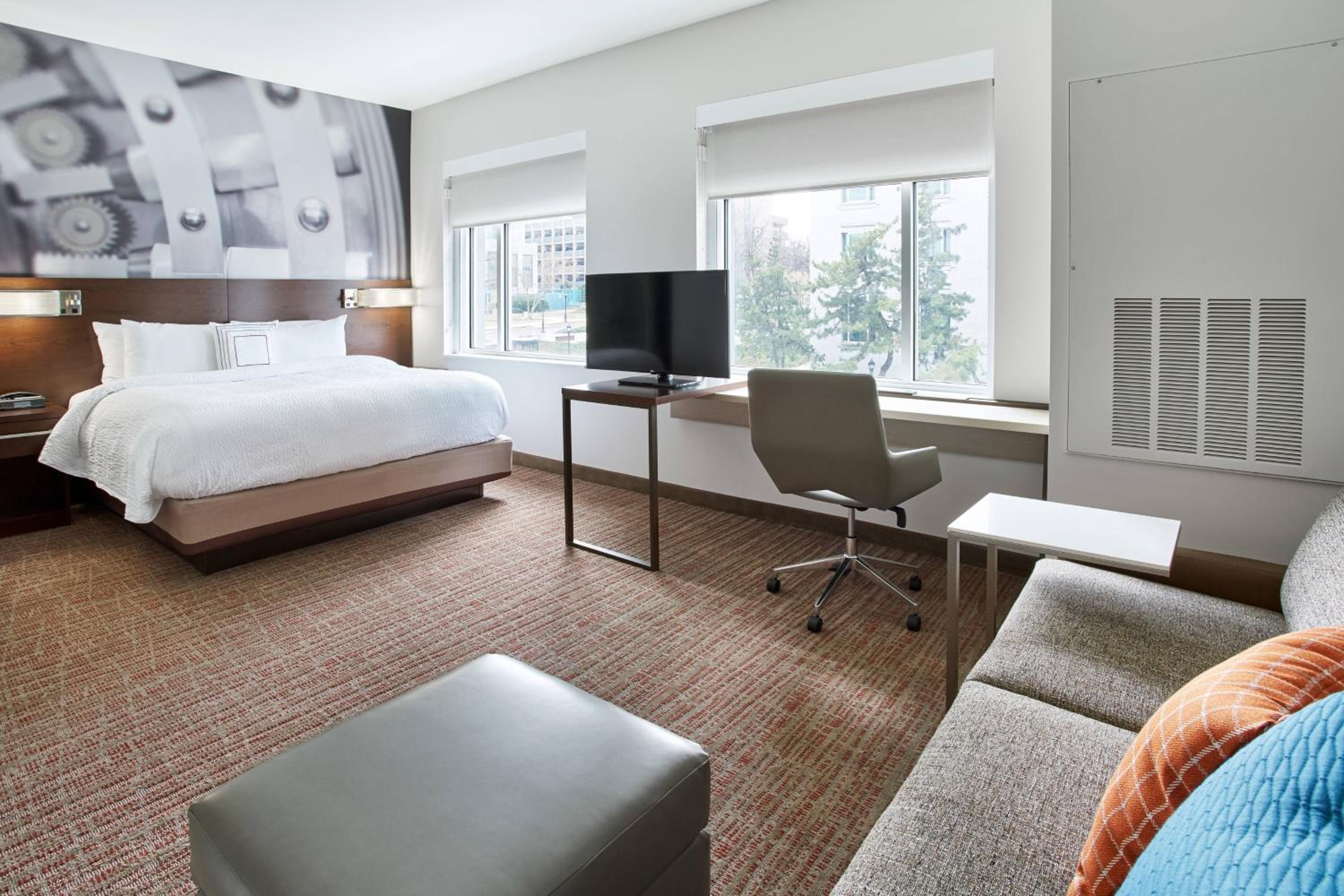 King Studio with Sofa Bed and Skyline View - Hearing Accessible photo 1