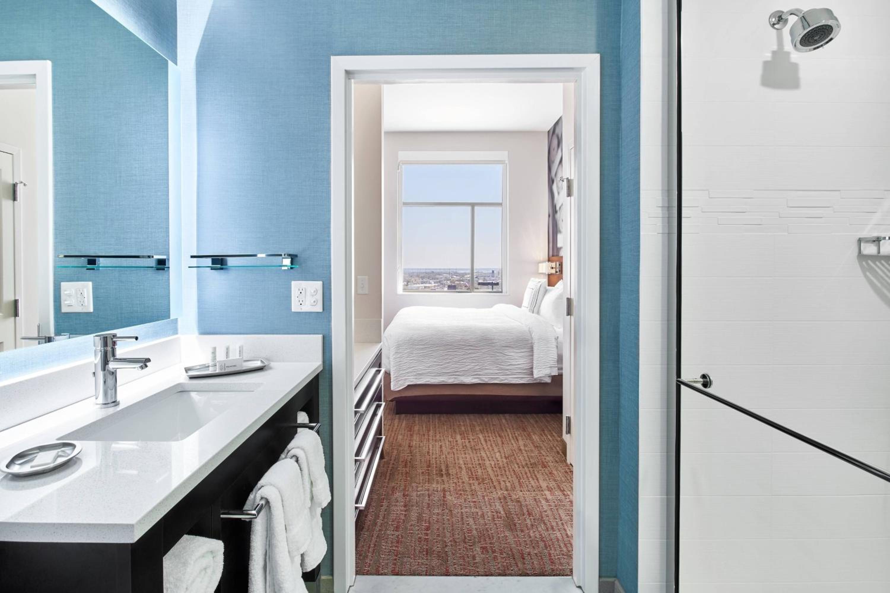 King Studio with Sofa Bed and Skyline View - Hearing Accessible photo 2