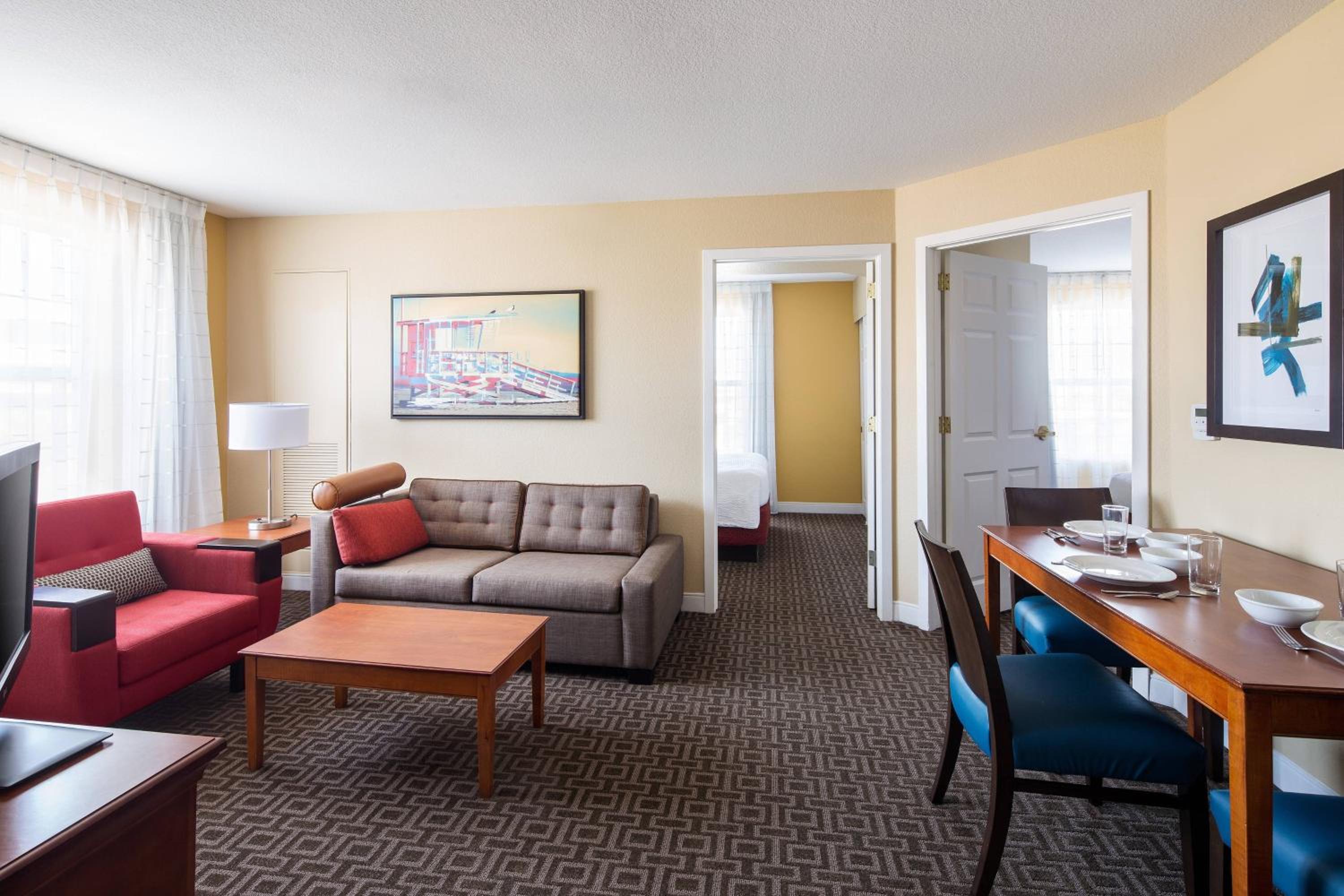 Two-Bedroom Suite - Photo 4
