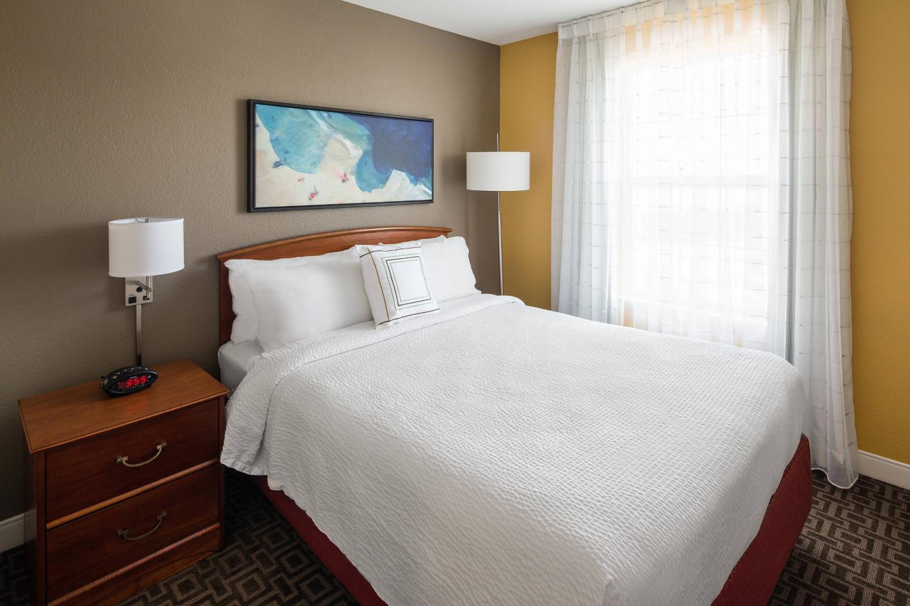 Two-Bedroom Suite - Photo 3