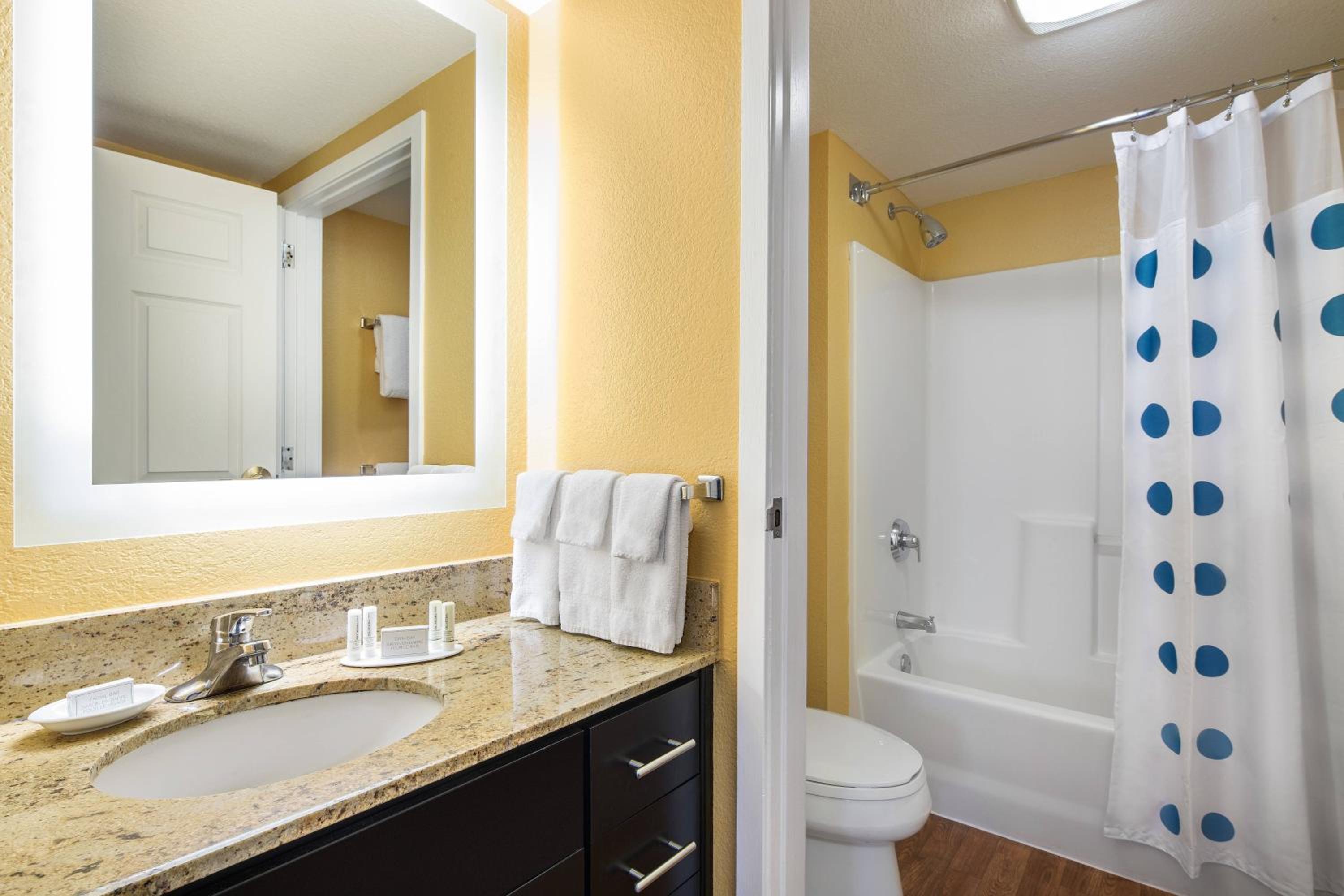 Two-Bedroom Suite - Photo 6