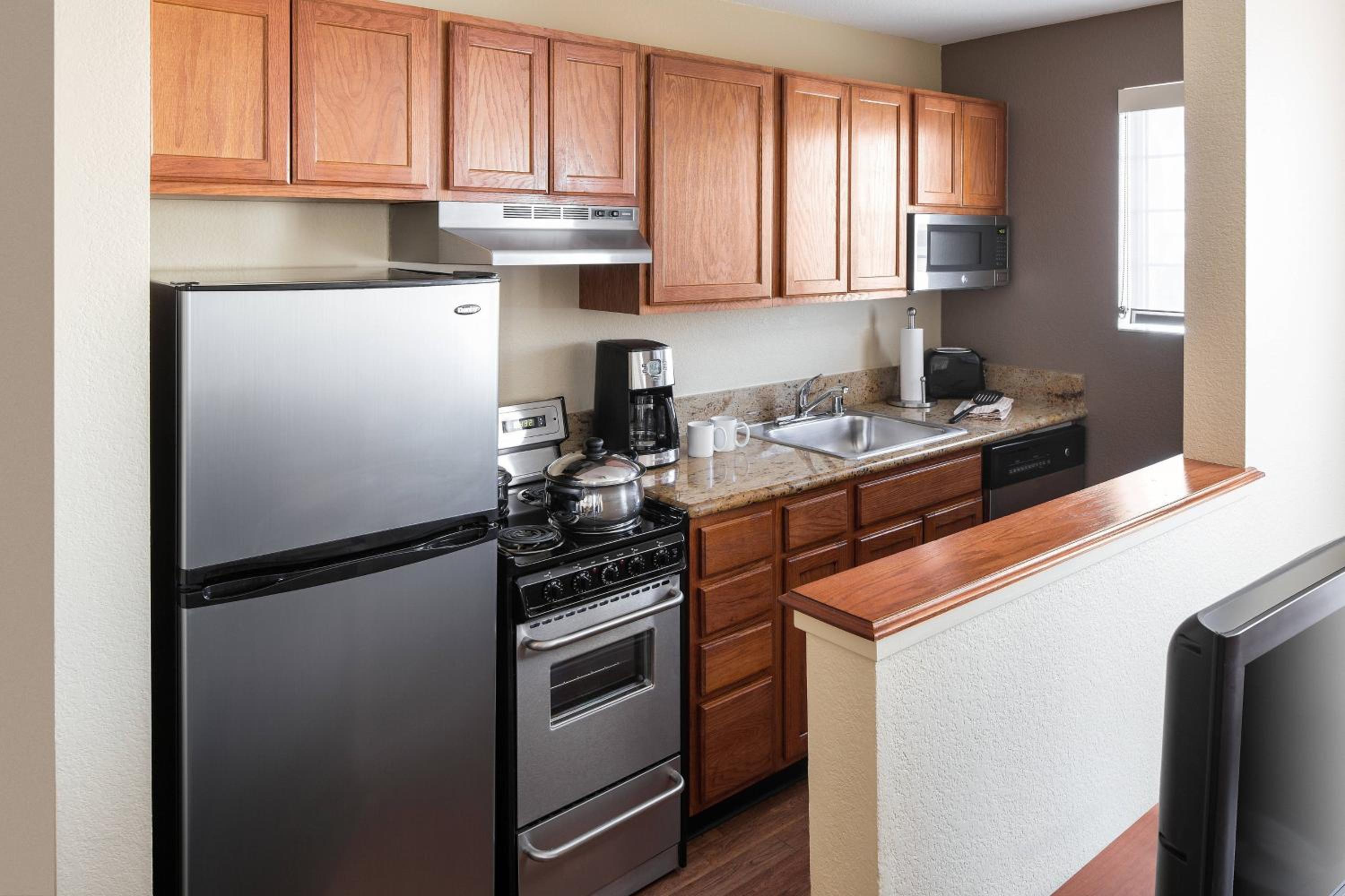 Two-Bedroom Suite - Photo 2