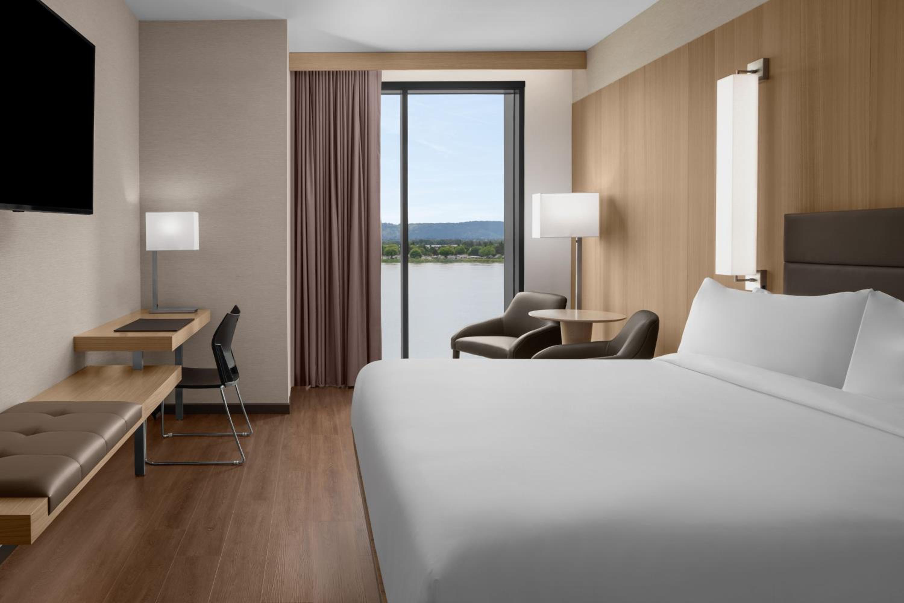 King Room with River View - Photo 2
