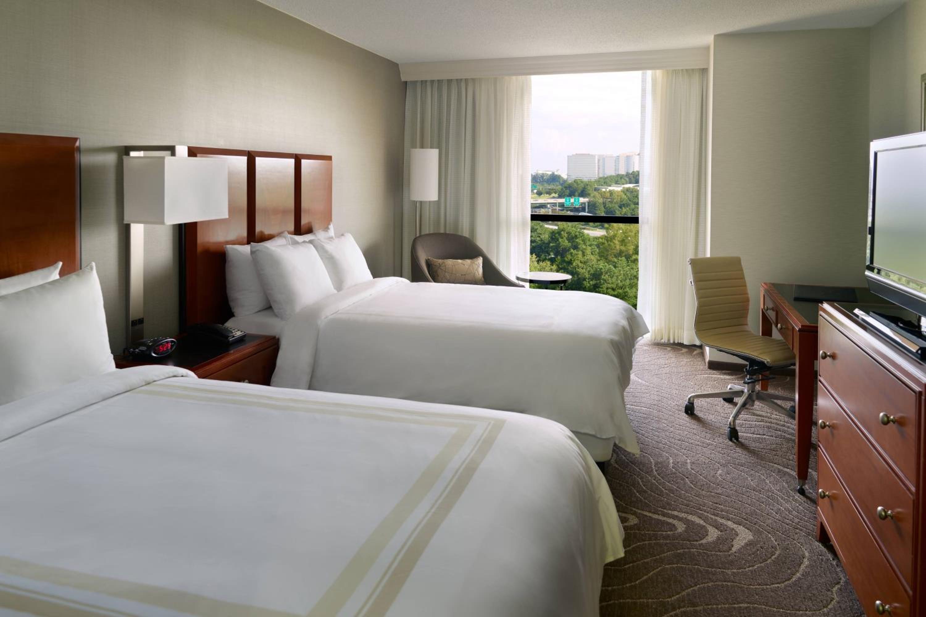 Double Room with Two Double Beds - Non-Smoking - Photo 2