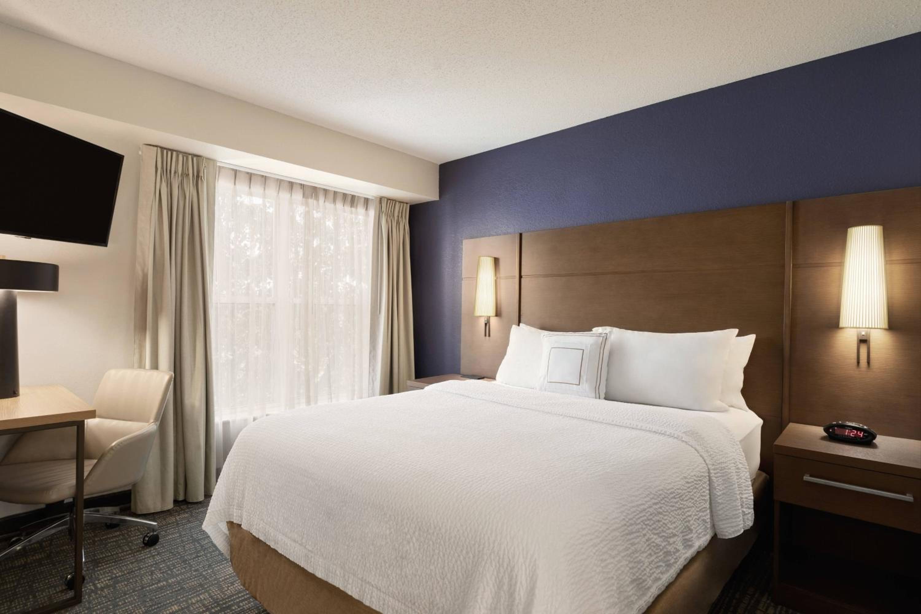 Two-Bedroom Suite - Photo 4