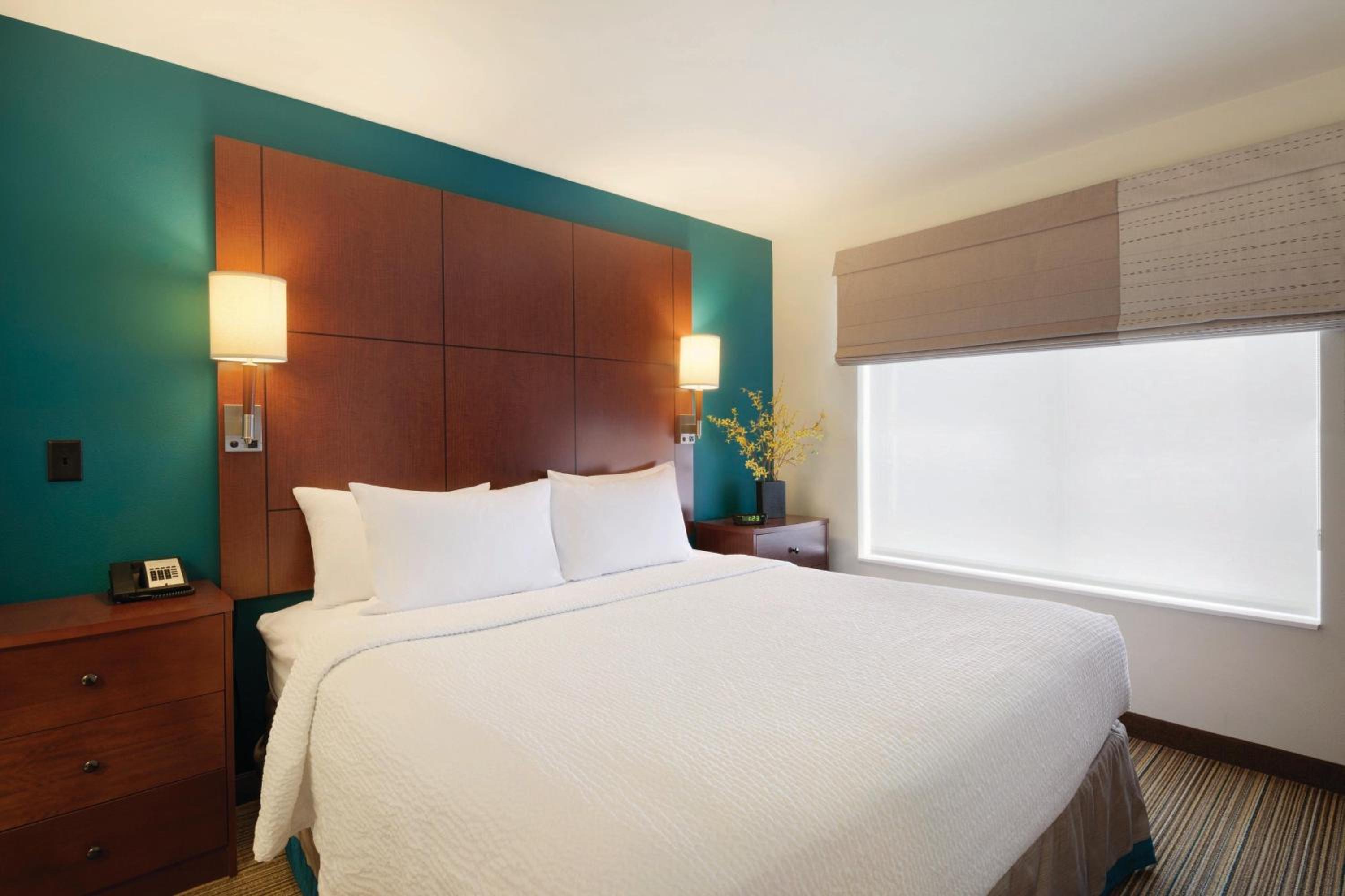 One-Bedroom King Suite with Sofa Bed - Photo 3