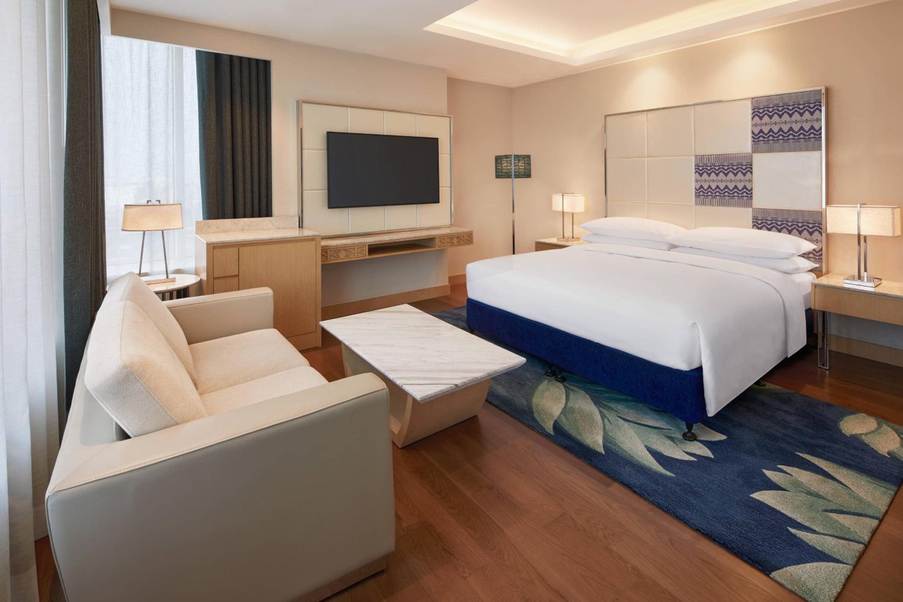 Junior Suite, 1 King - Photo 1