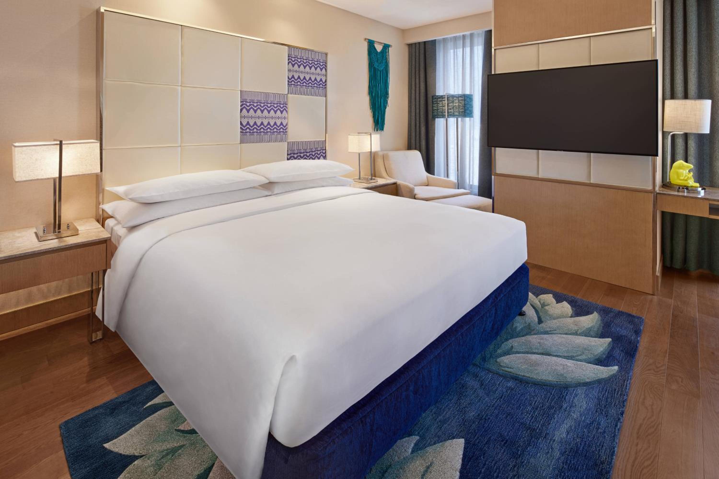 Superior King, Guest Room, 1 King - Photo 1