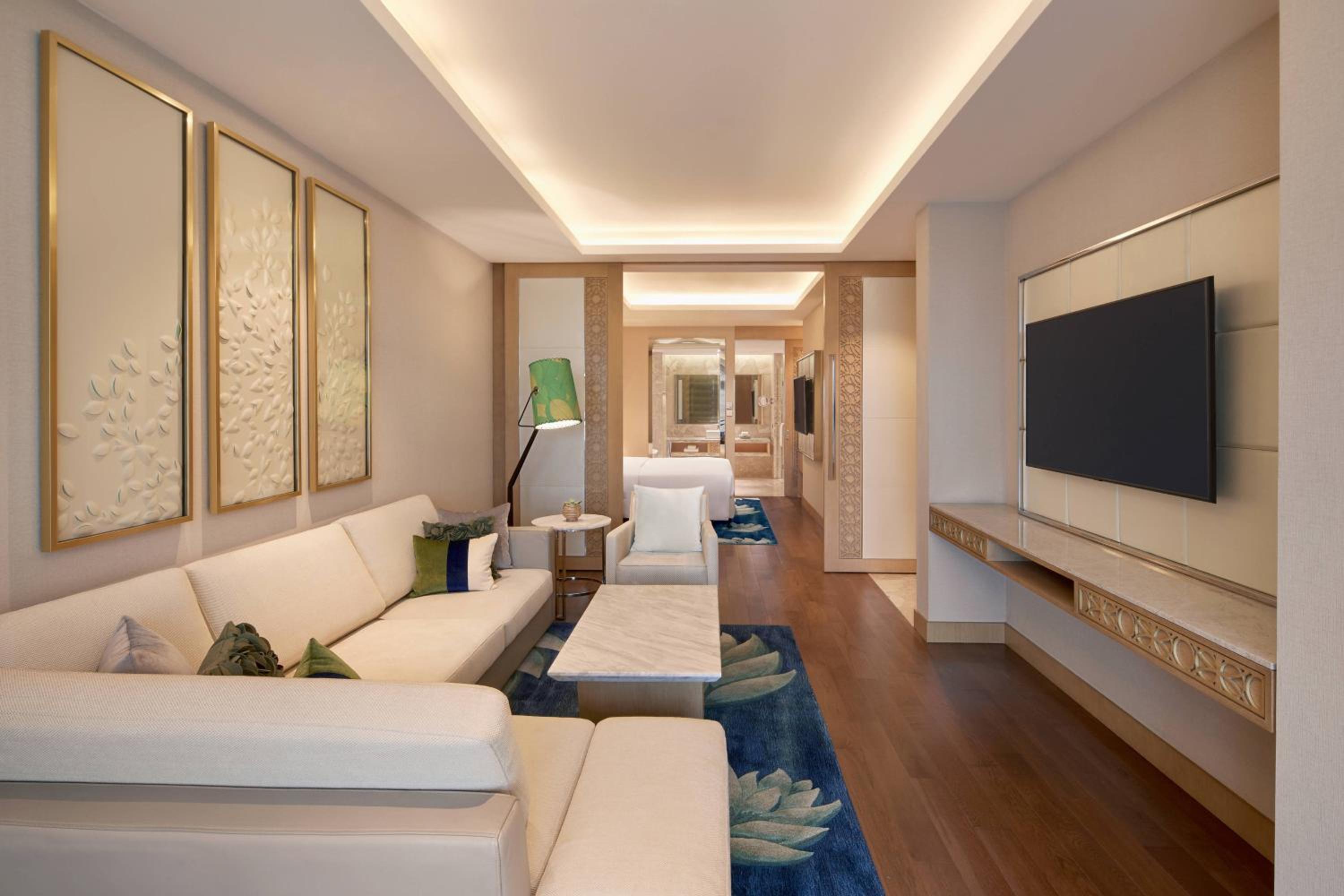 Suite, Club lounge access, 1 King - Photo 1