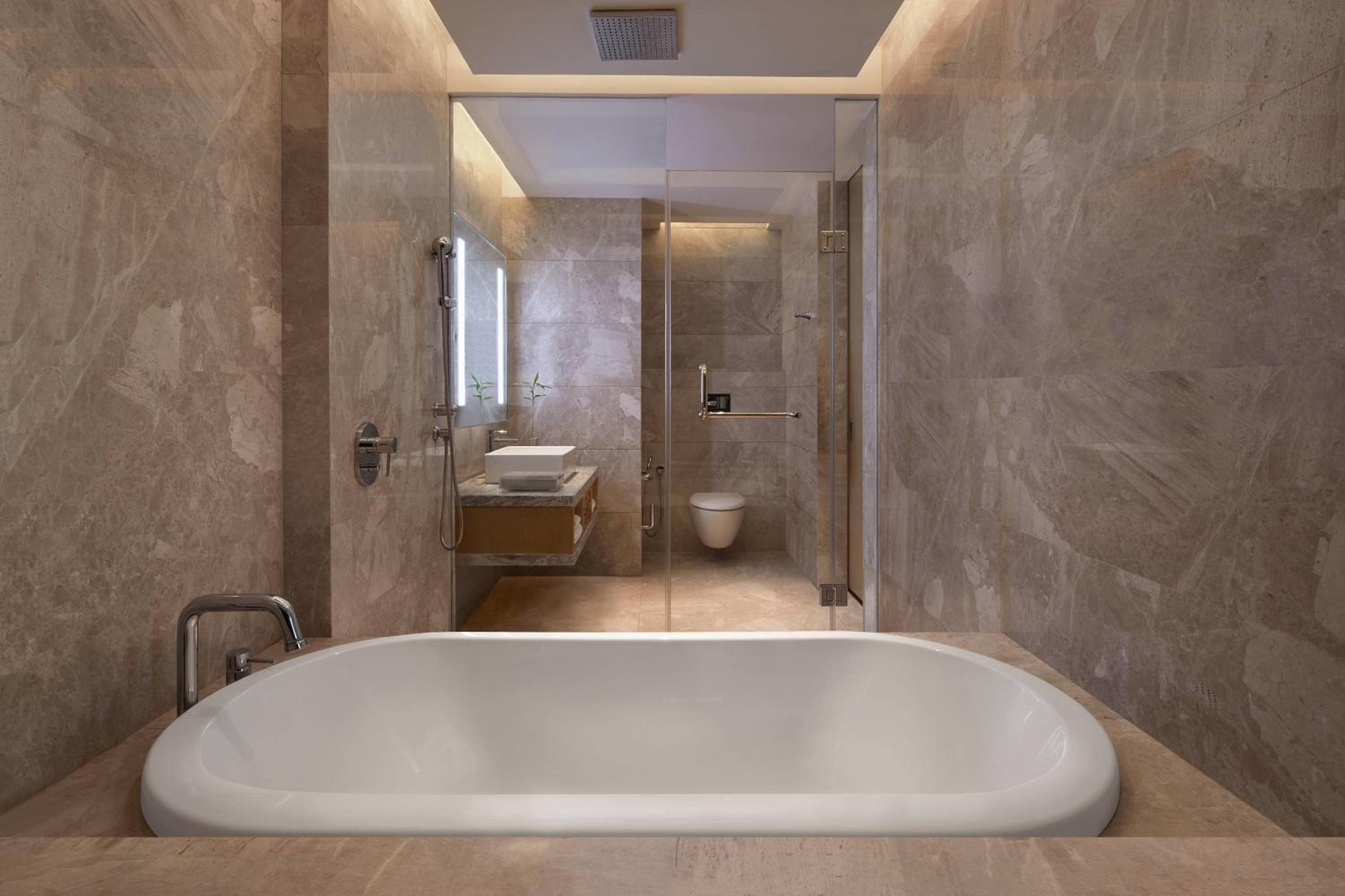 Suite, Club lounge access, 1 King - Photo 2