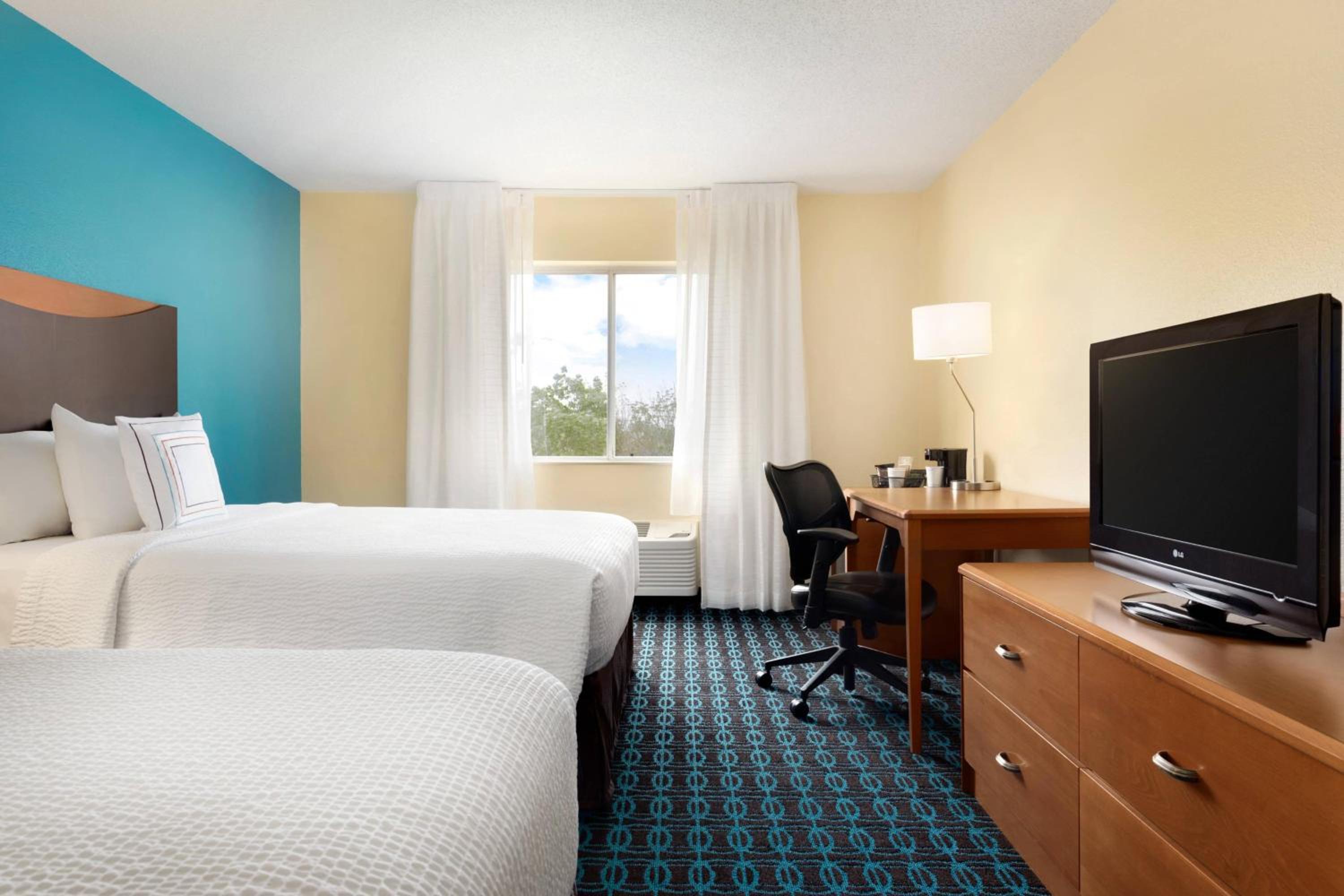 Queen Room with Two Queen Beds photo 1