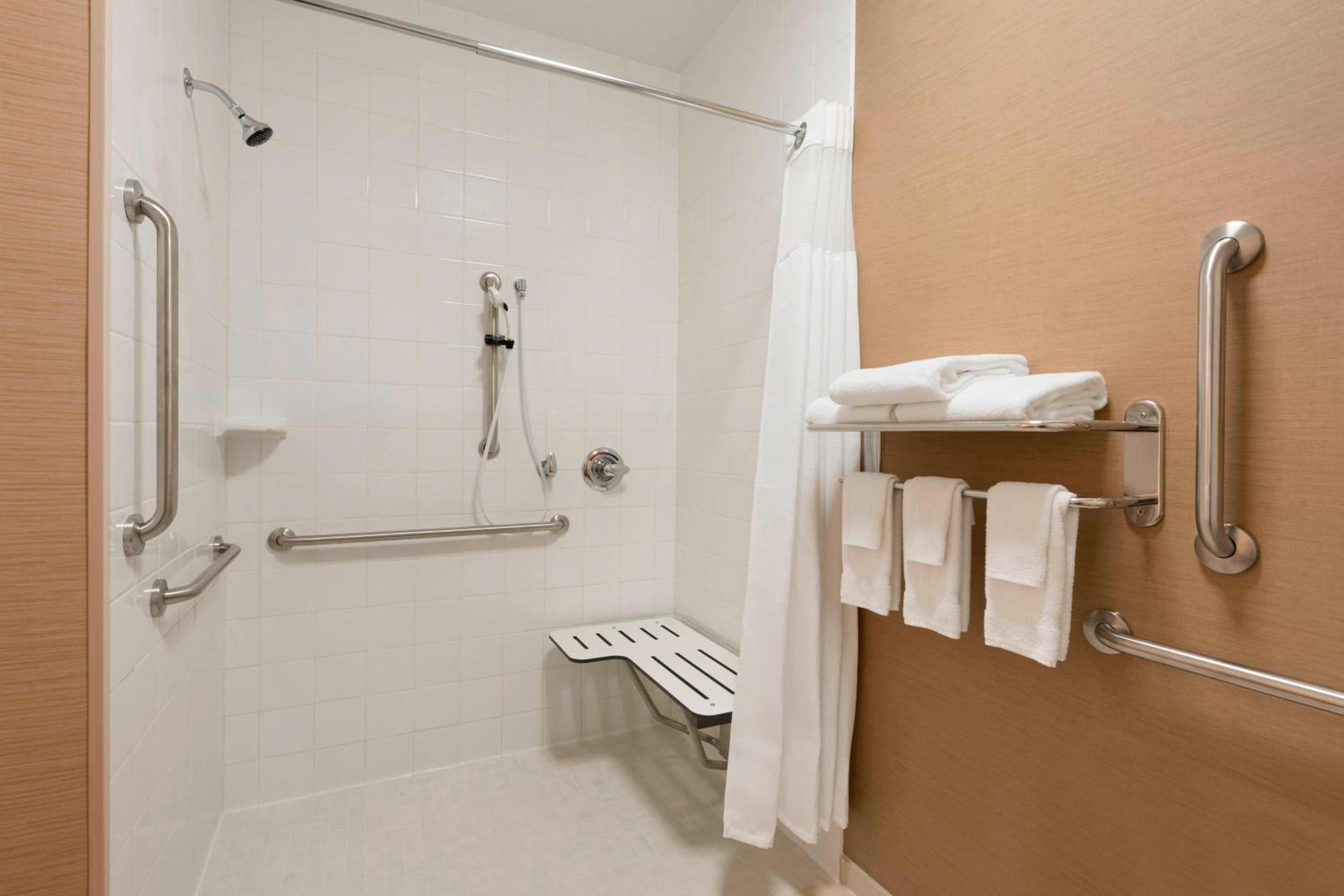 King Room - Disability Access - Photo 3