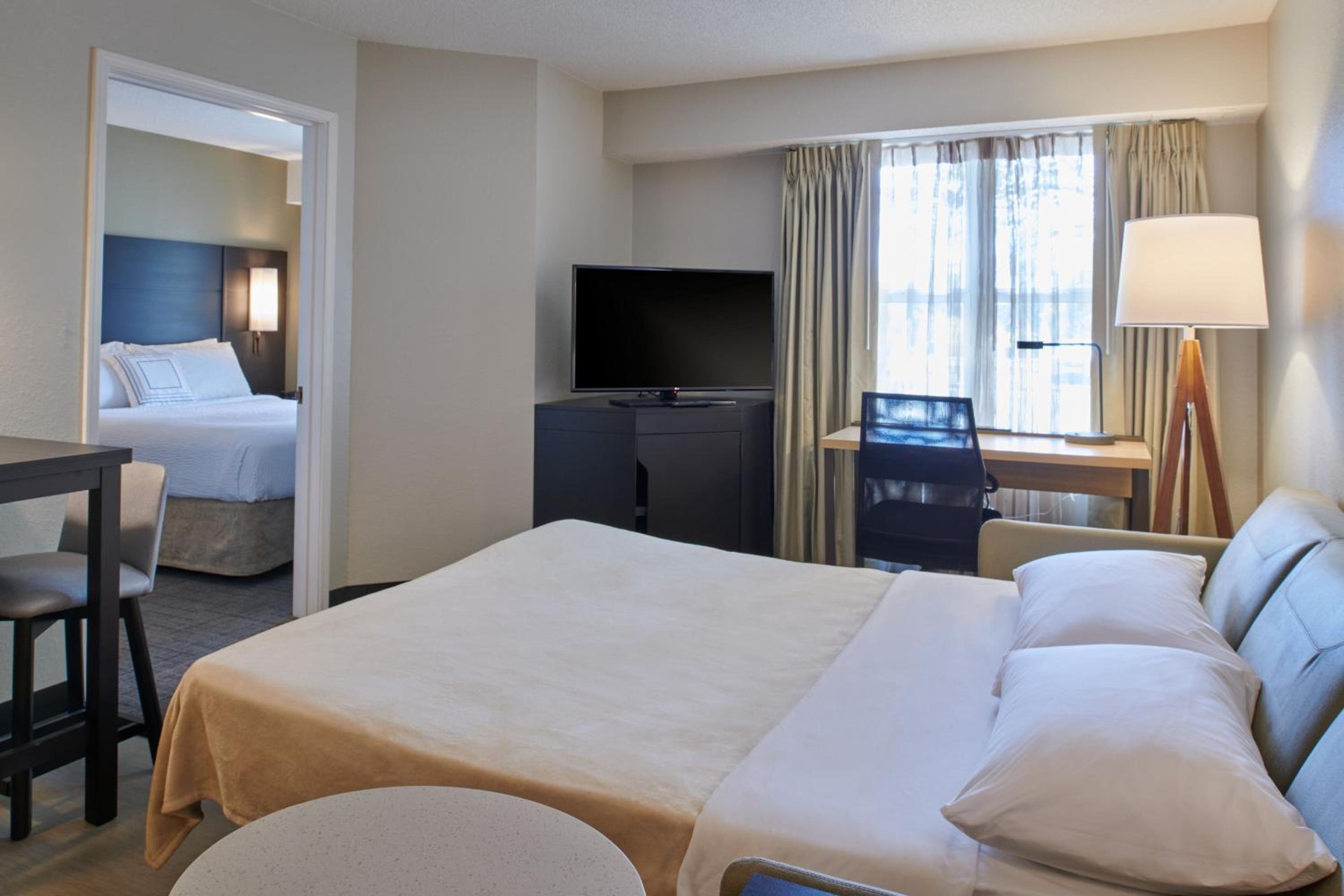 One-Bedroom Queen Suite with Sofa Bed - Photo 3