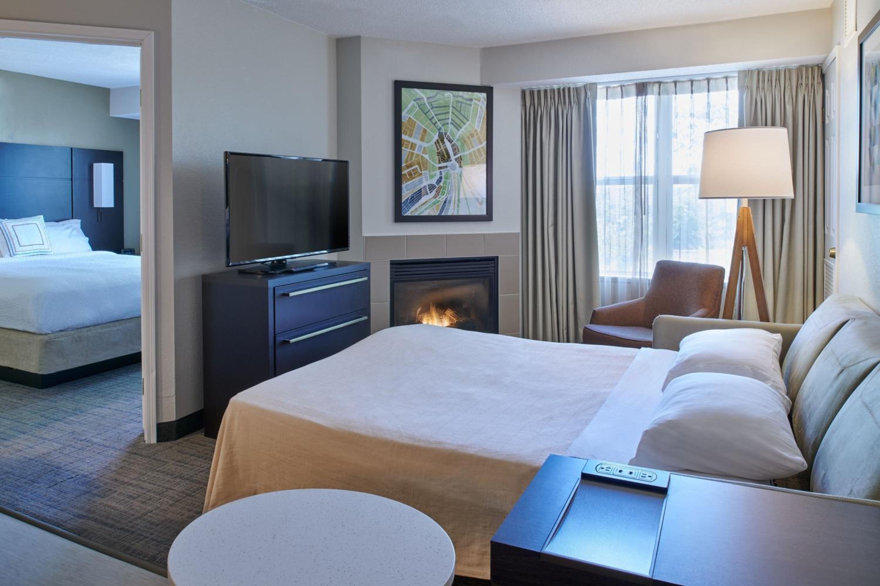 One-Bedroom Queen Suite with Sofa Bed - Photo 6