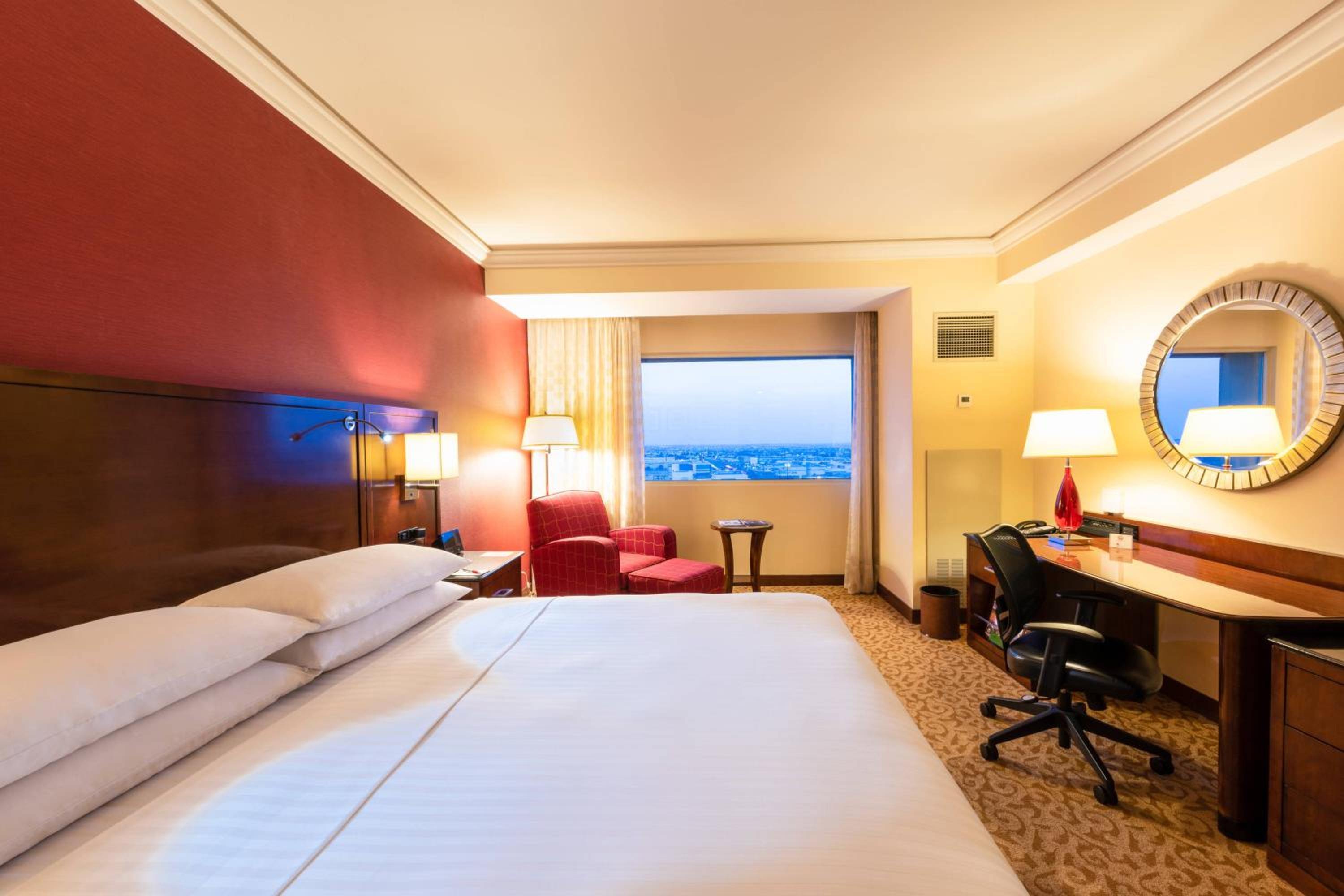 Deluxe Room, 1 King Bed, City View