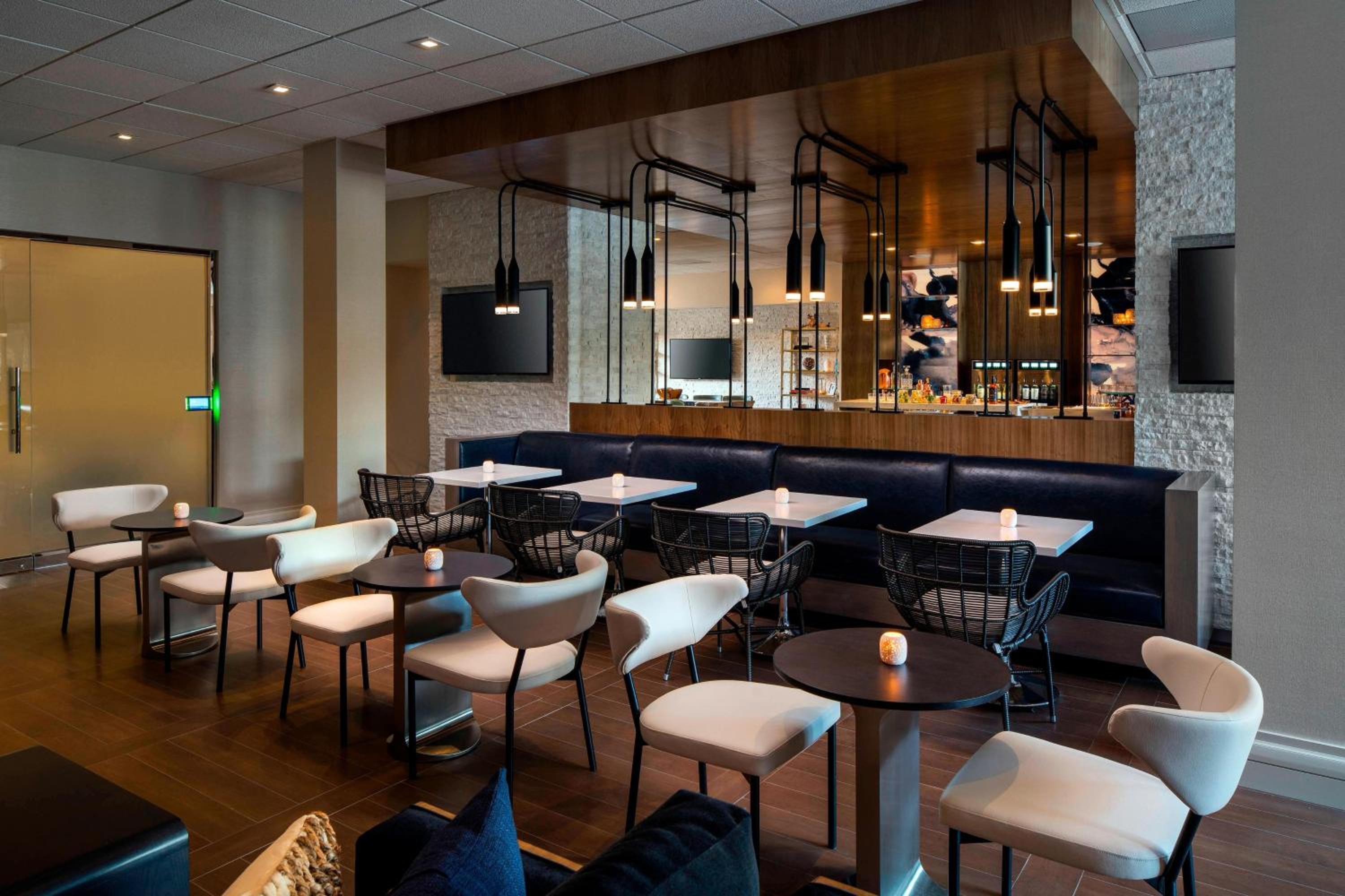 M Club King Room - Photo 6