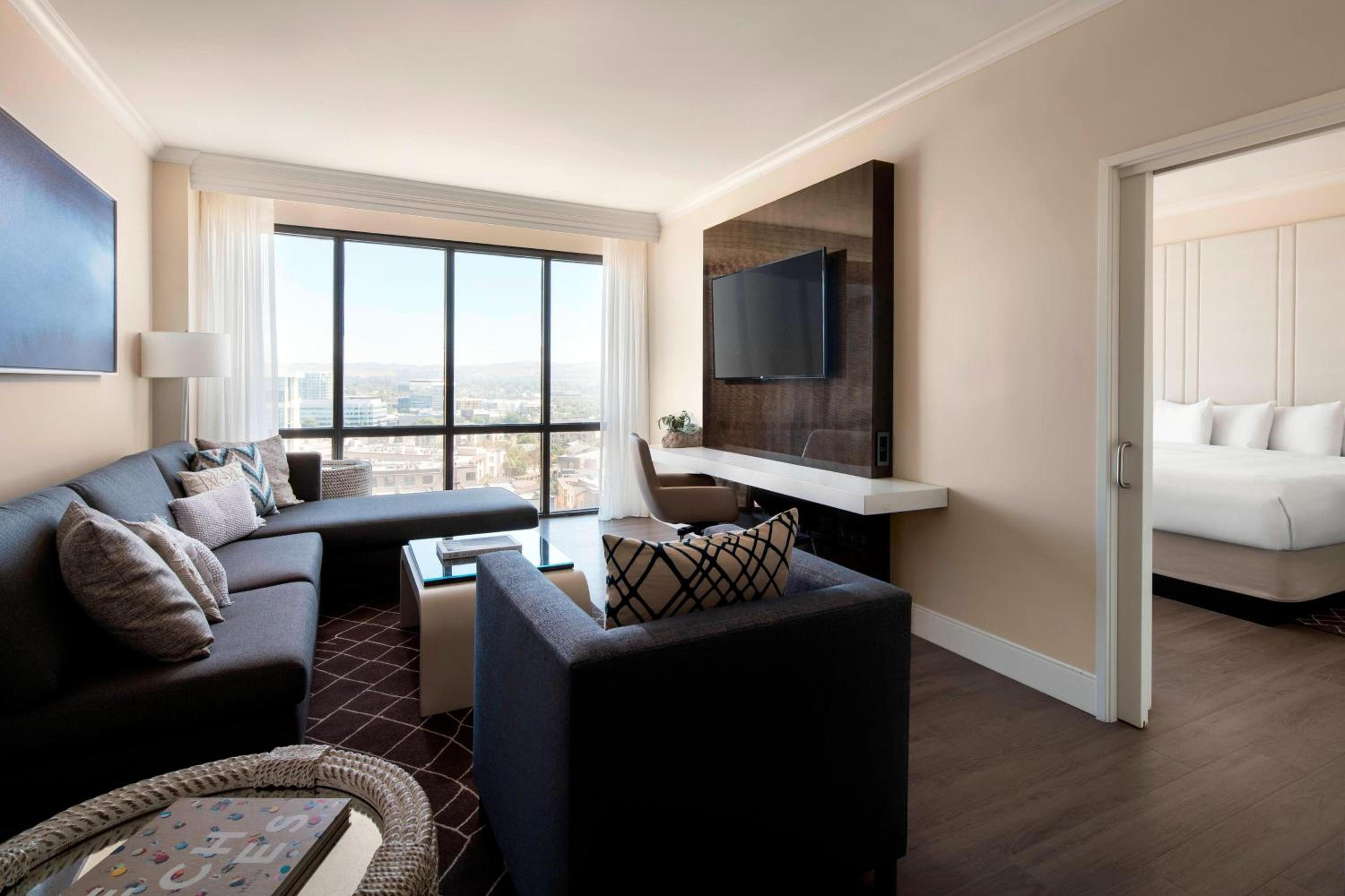 Penthouse Executive Suite, M Club lounge access, Suite photo 1
