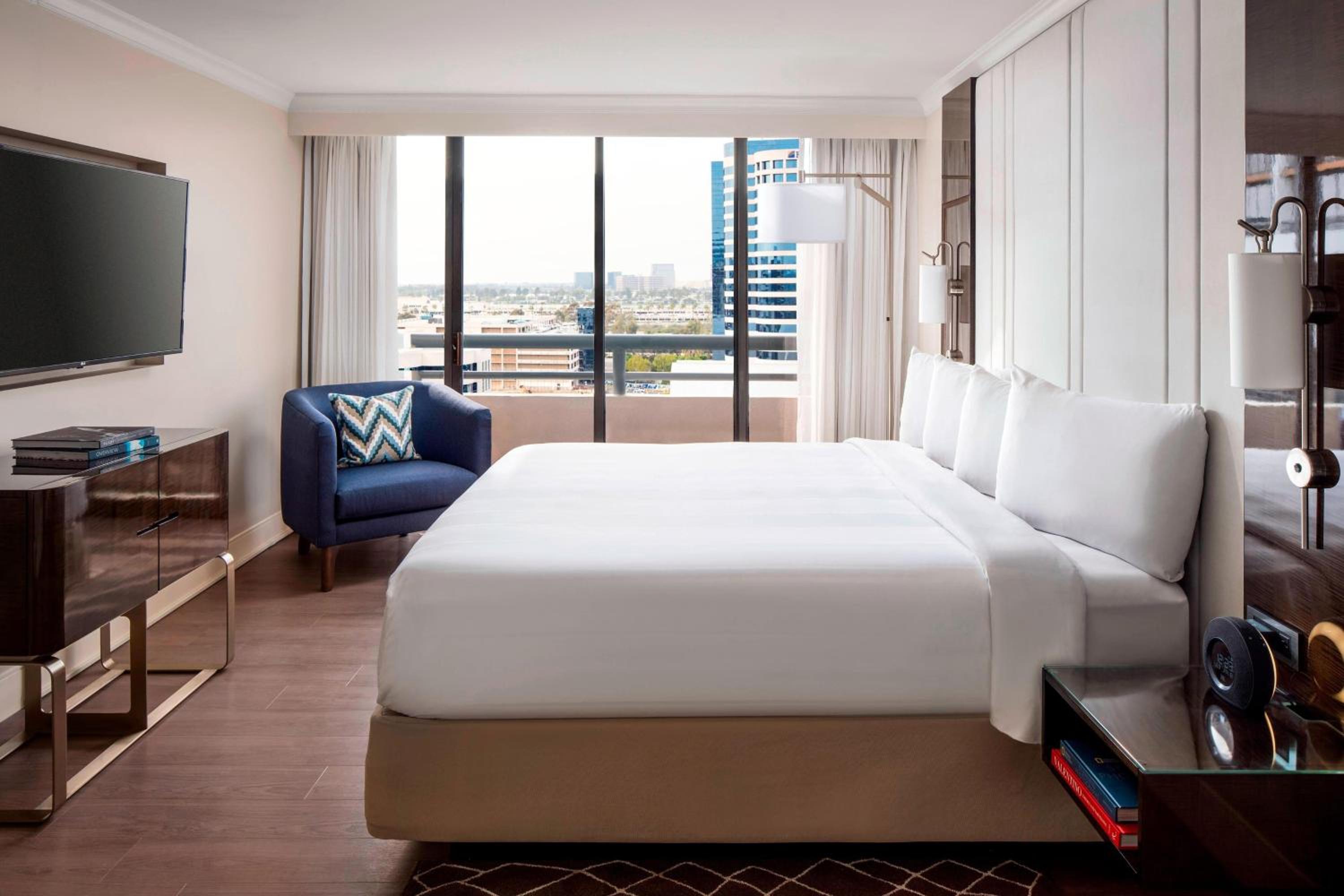 Executive Suite, Suite, 1 King, Sofa bed, High floor - Photo 4