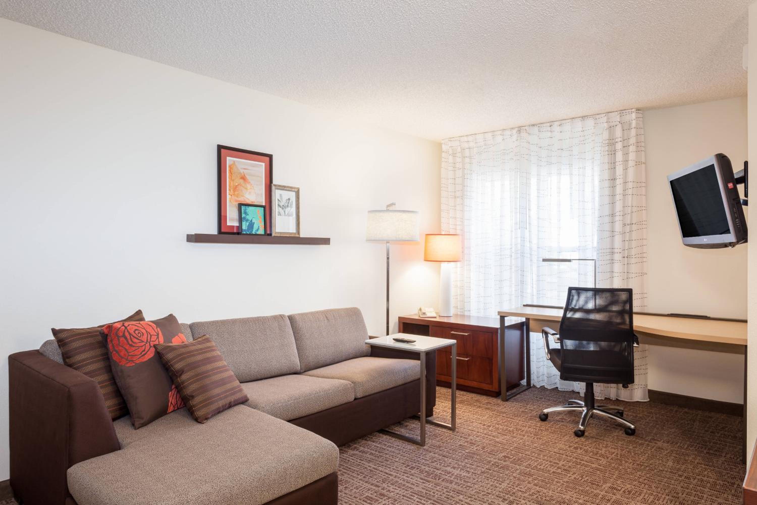 One-Bedroom Queen Suite with Sofa Bed - Photo 4