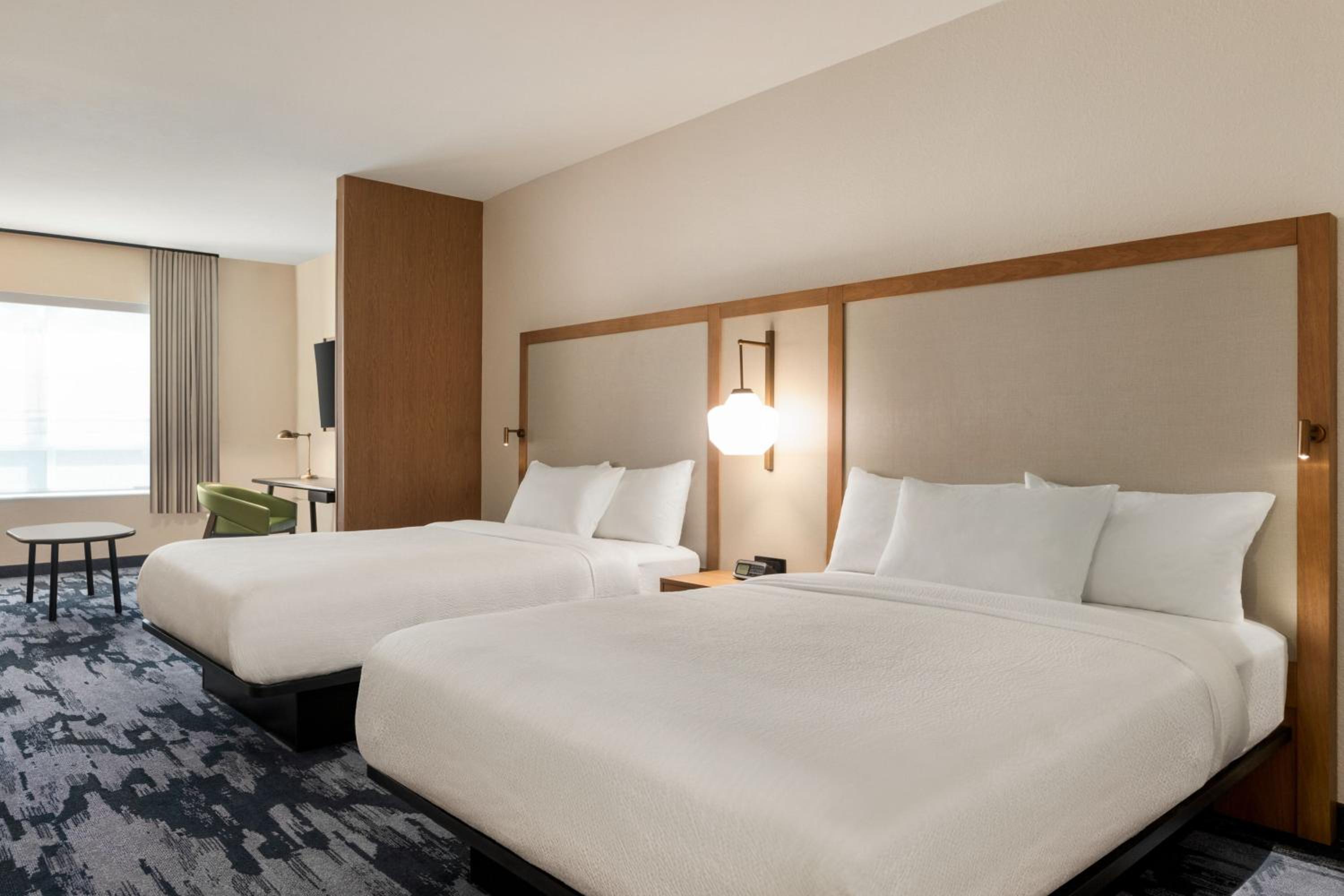 Queen Suite with 2 Queen Beds and Sofa Bed - Photo 4