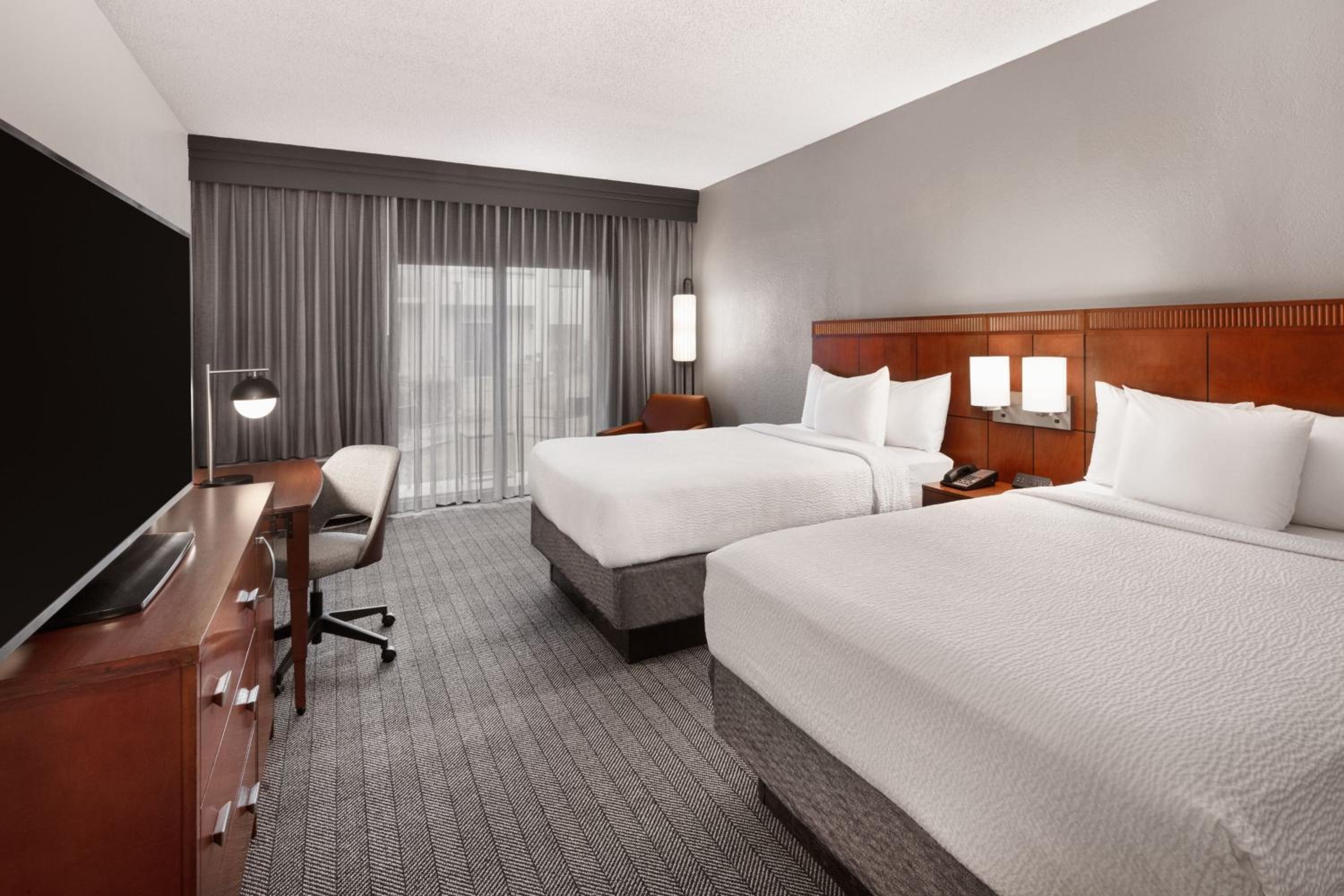Double Room with Two Double Beds - Photo 1
