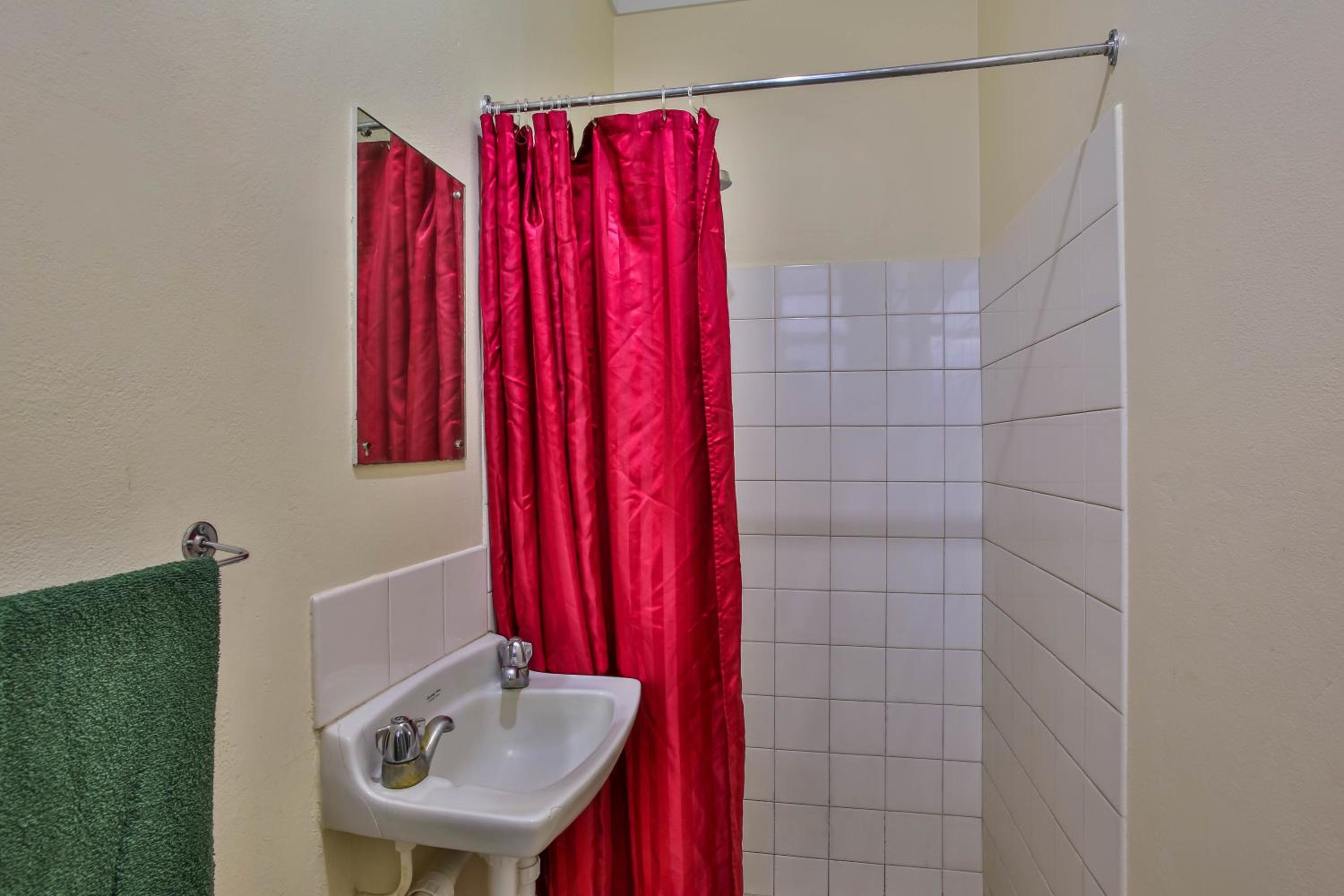 Budget Double Room - Photo 2