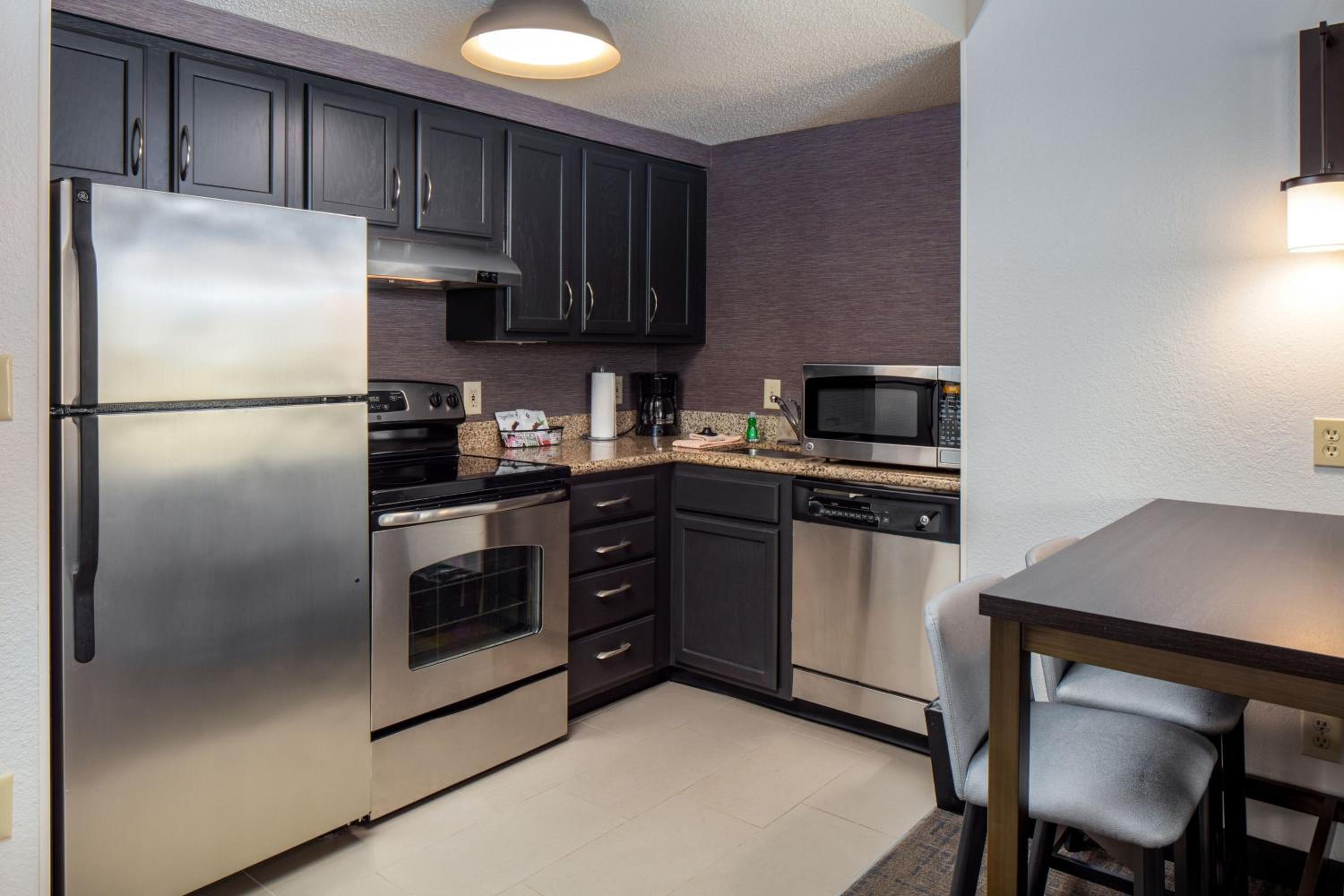 2 Bedroom Suite - Photo 2