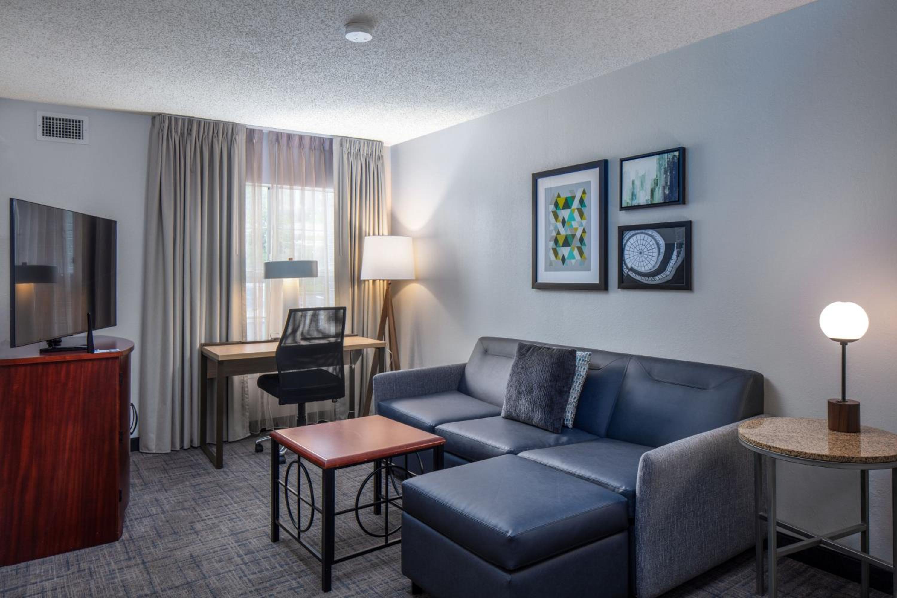 One-Bedroom Suite - Photo 1