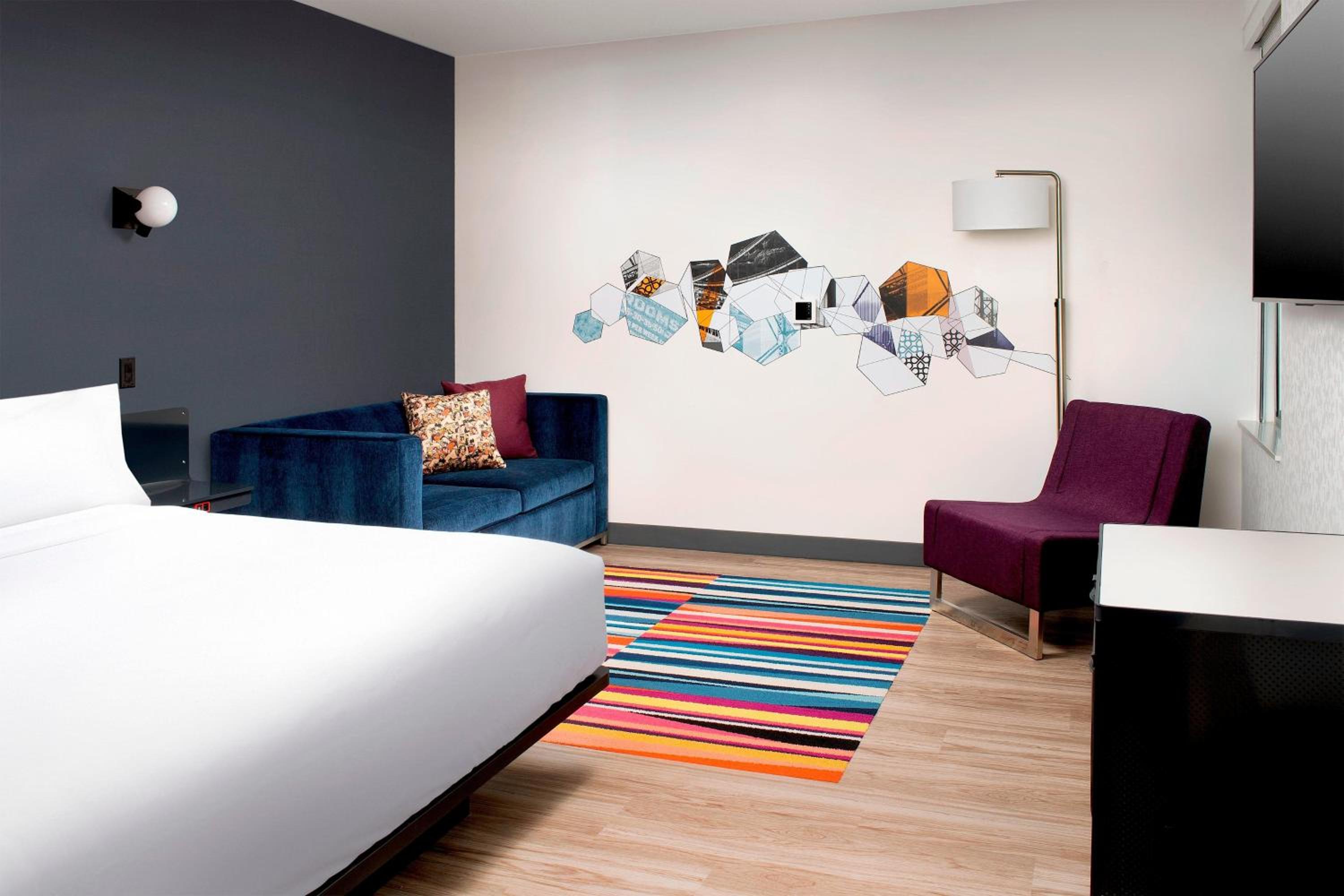 Aloft Suite, Suite, 1 King - Photo 3