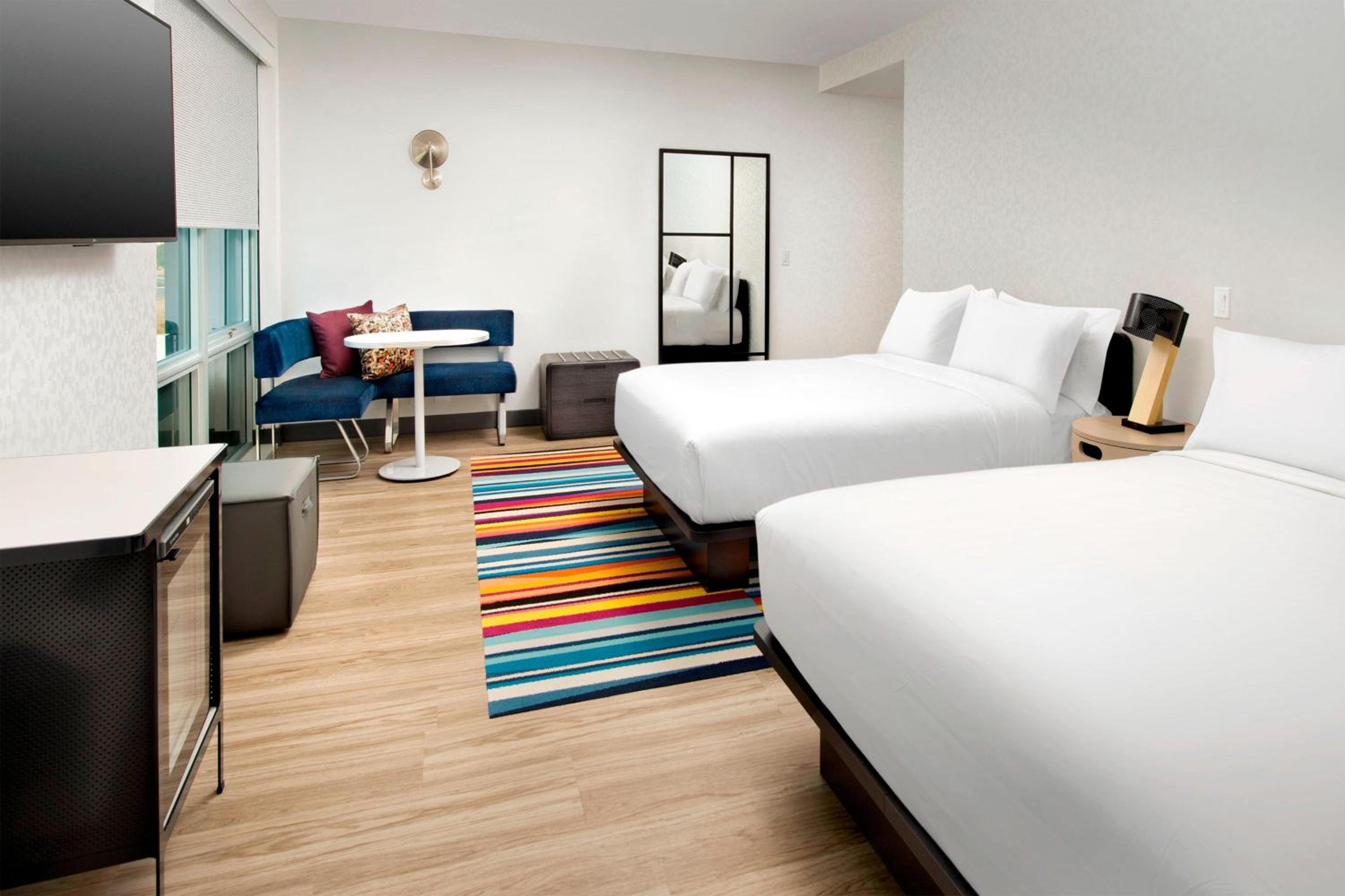 Aloft Guest Room, Guest room, 2 Queen - Photo 4
