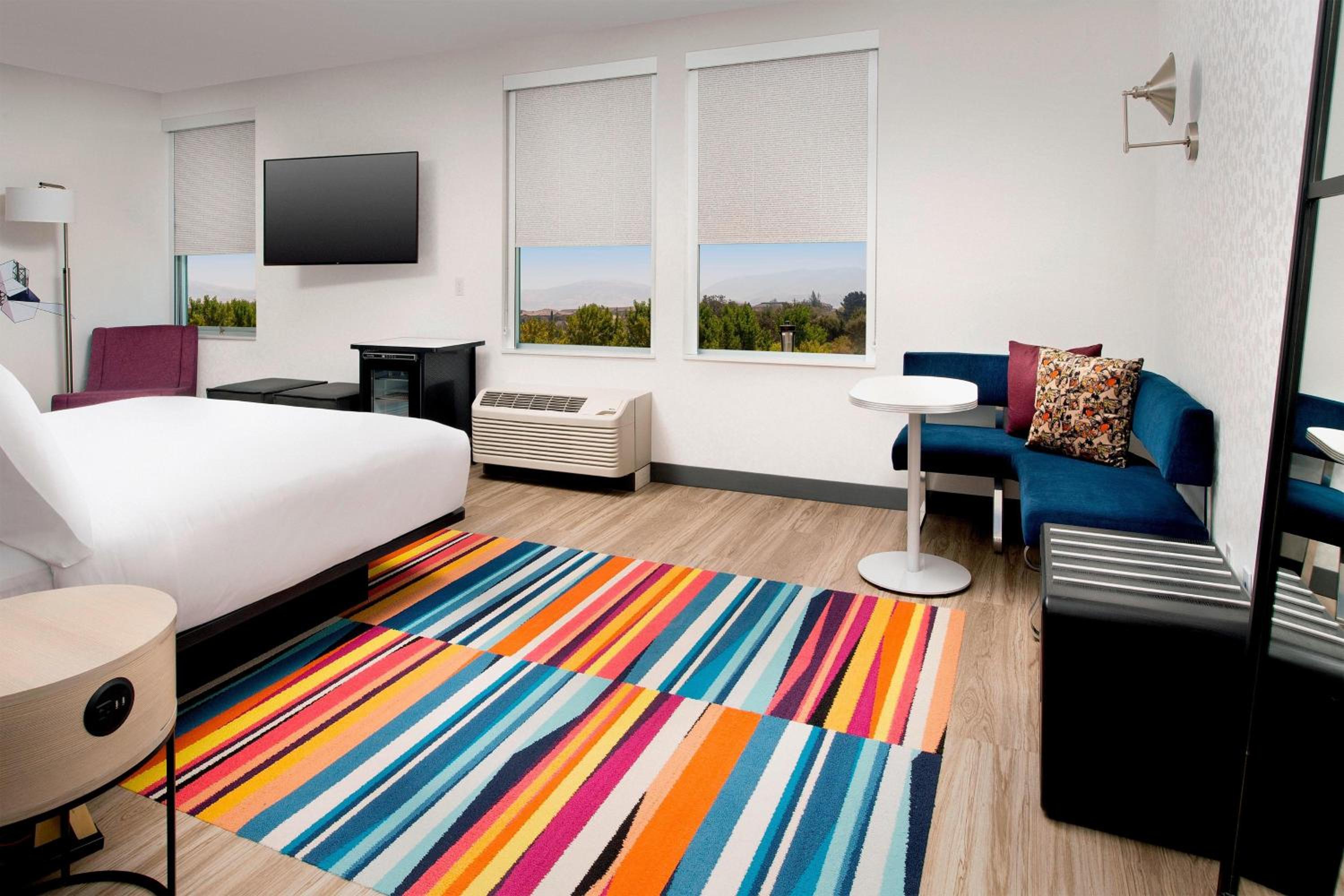 Aloft Suite, Suite, 1 King - Photo 2