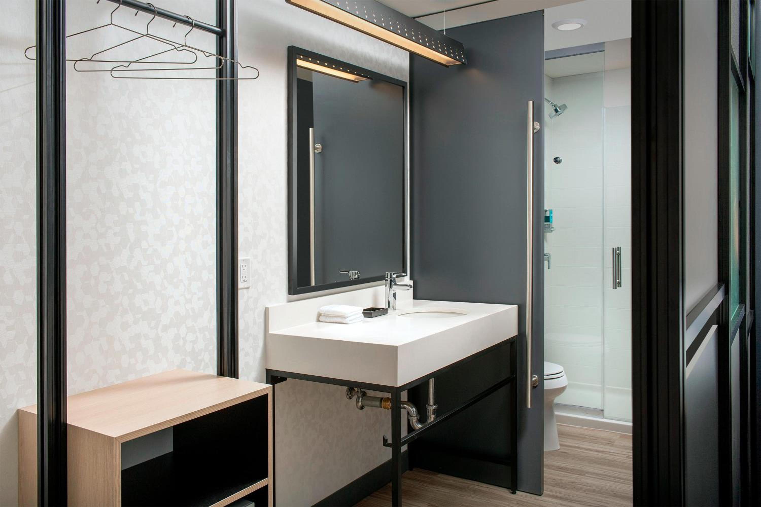Aloft Suite, Suite, 1 King - Photo 4