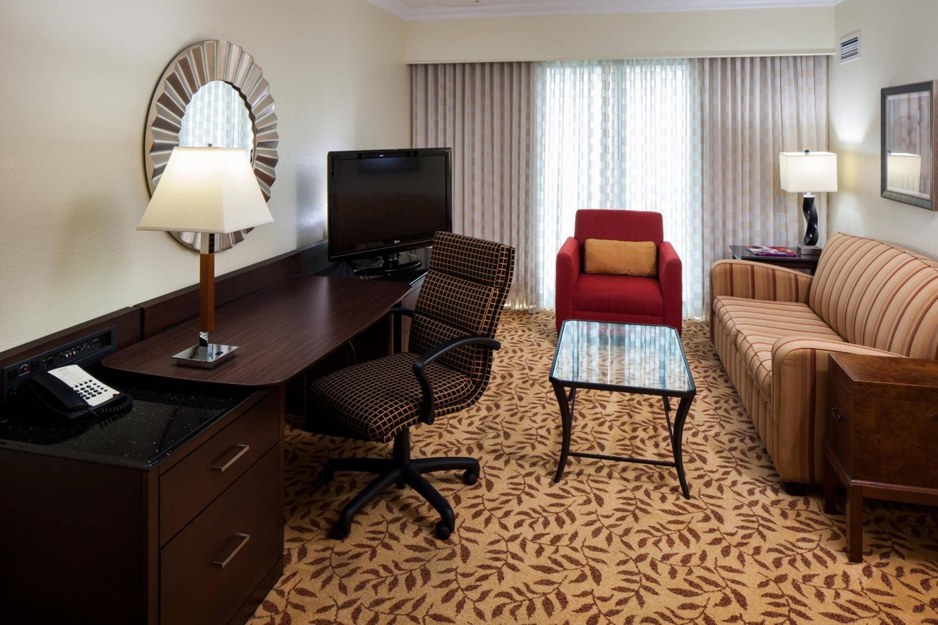 Suite, 1 King - Photo 6