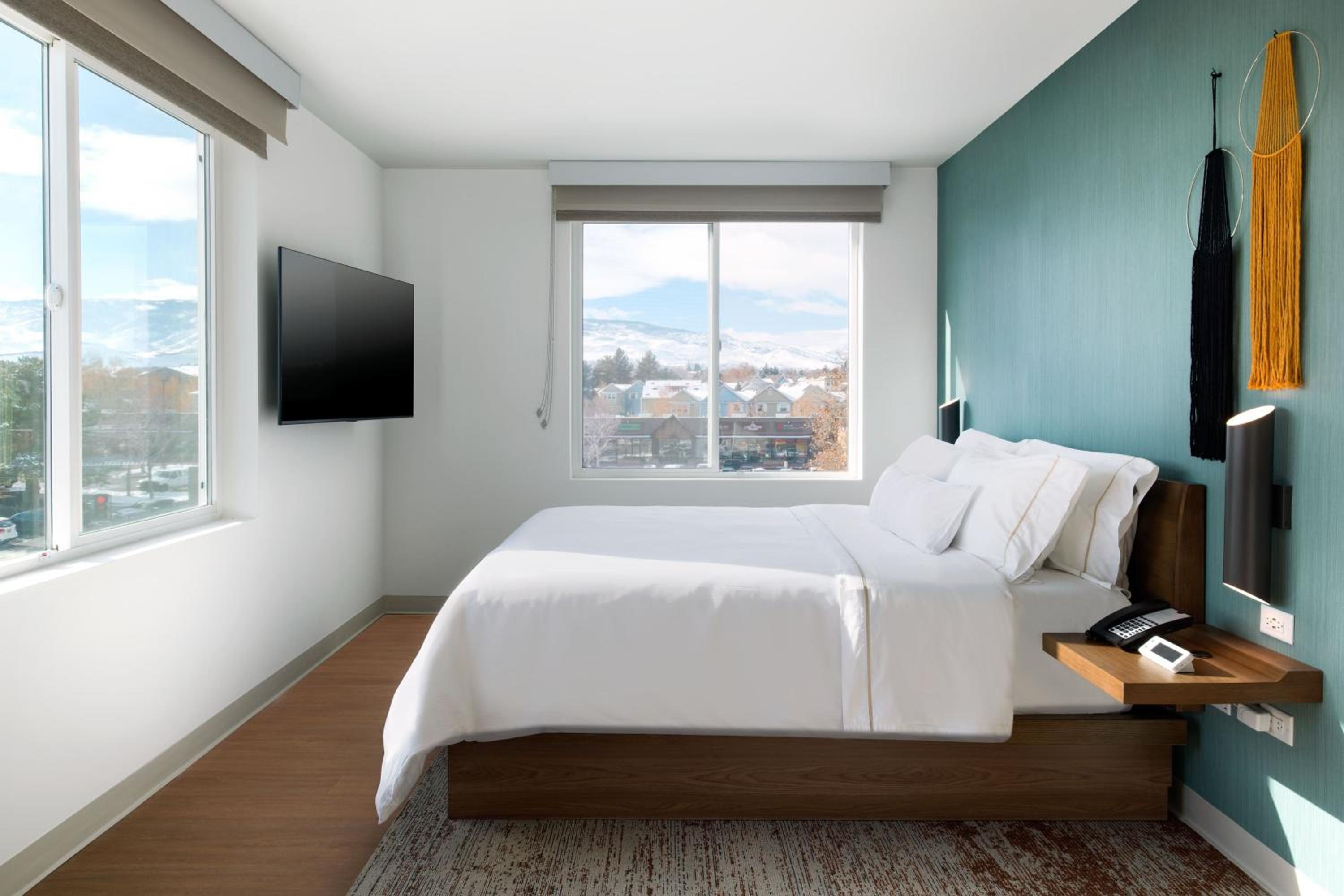 One-Bedroom Executive King Suite with Sofa Bed and City View