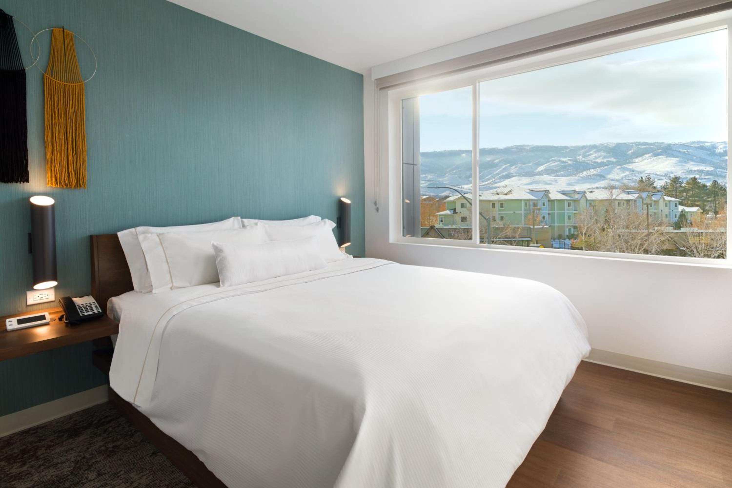 One-Bedroom King Suite with Sofa Bed and City View photo 1