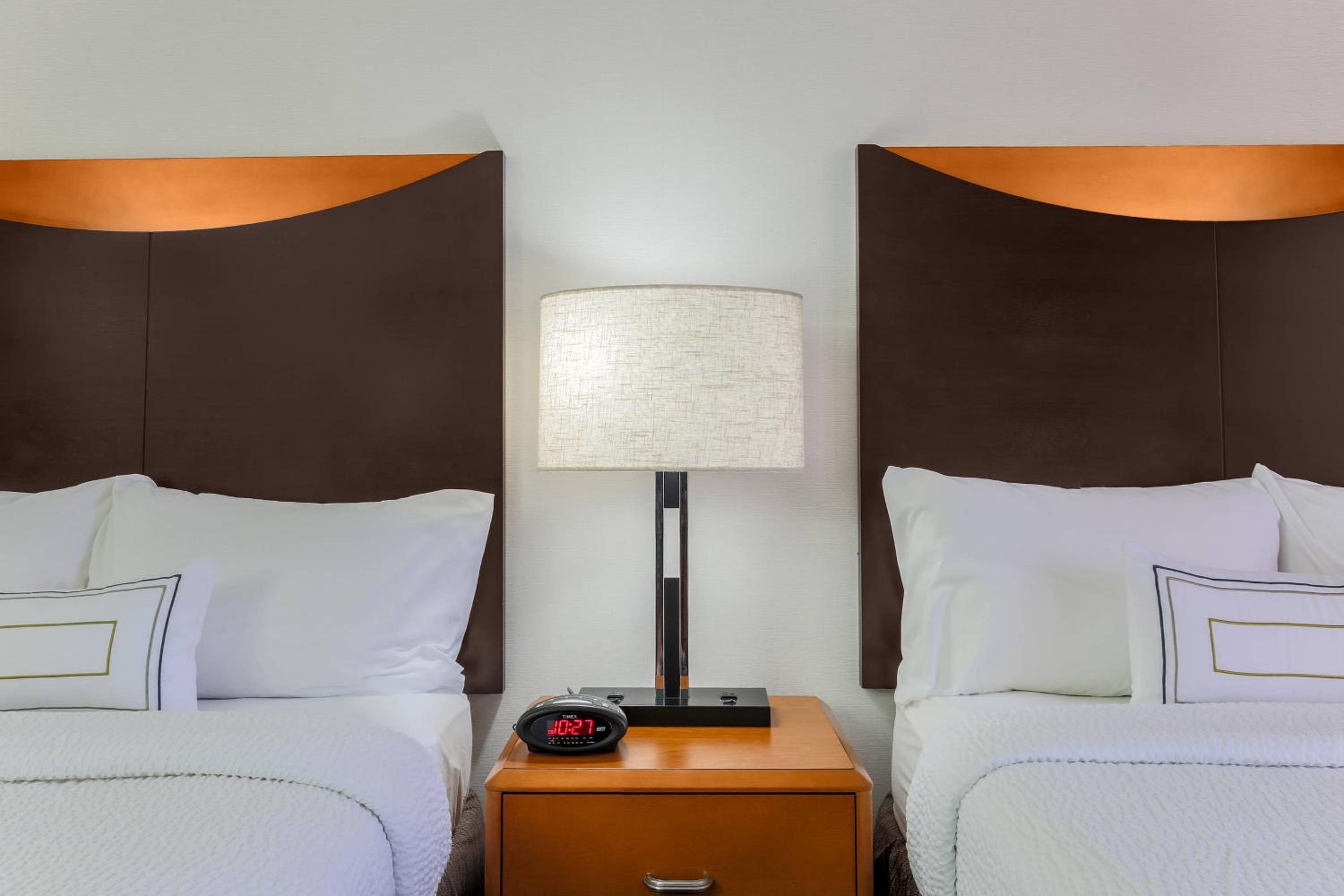 Double Room with Two Double Beds and Tub - Mobility and Hearing Accessible - Photo 3