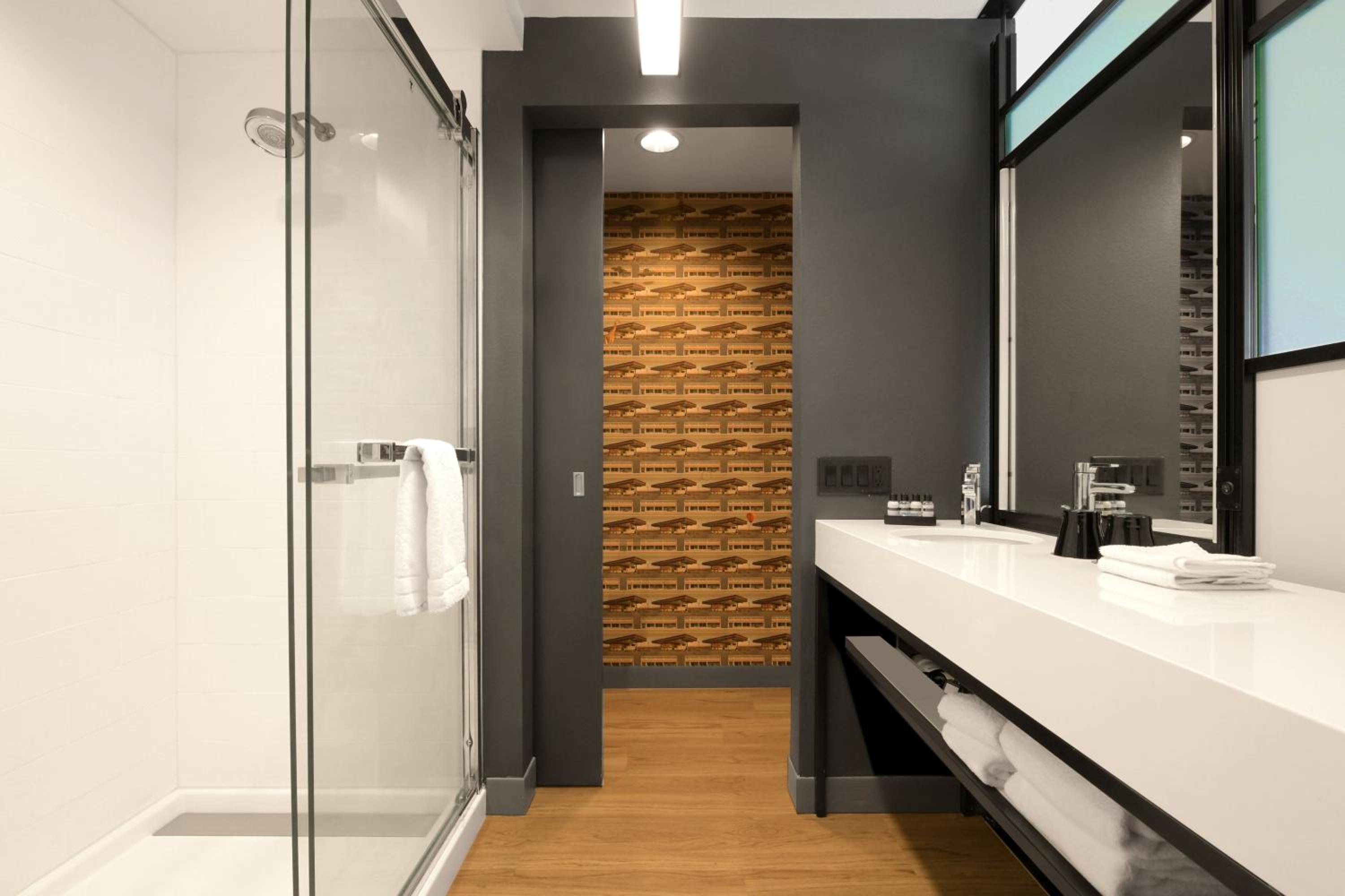Aloft, Guest Room with 1 King - Photo 2