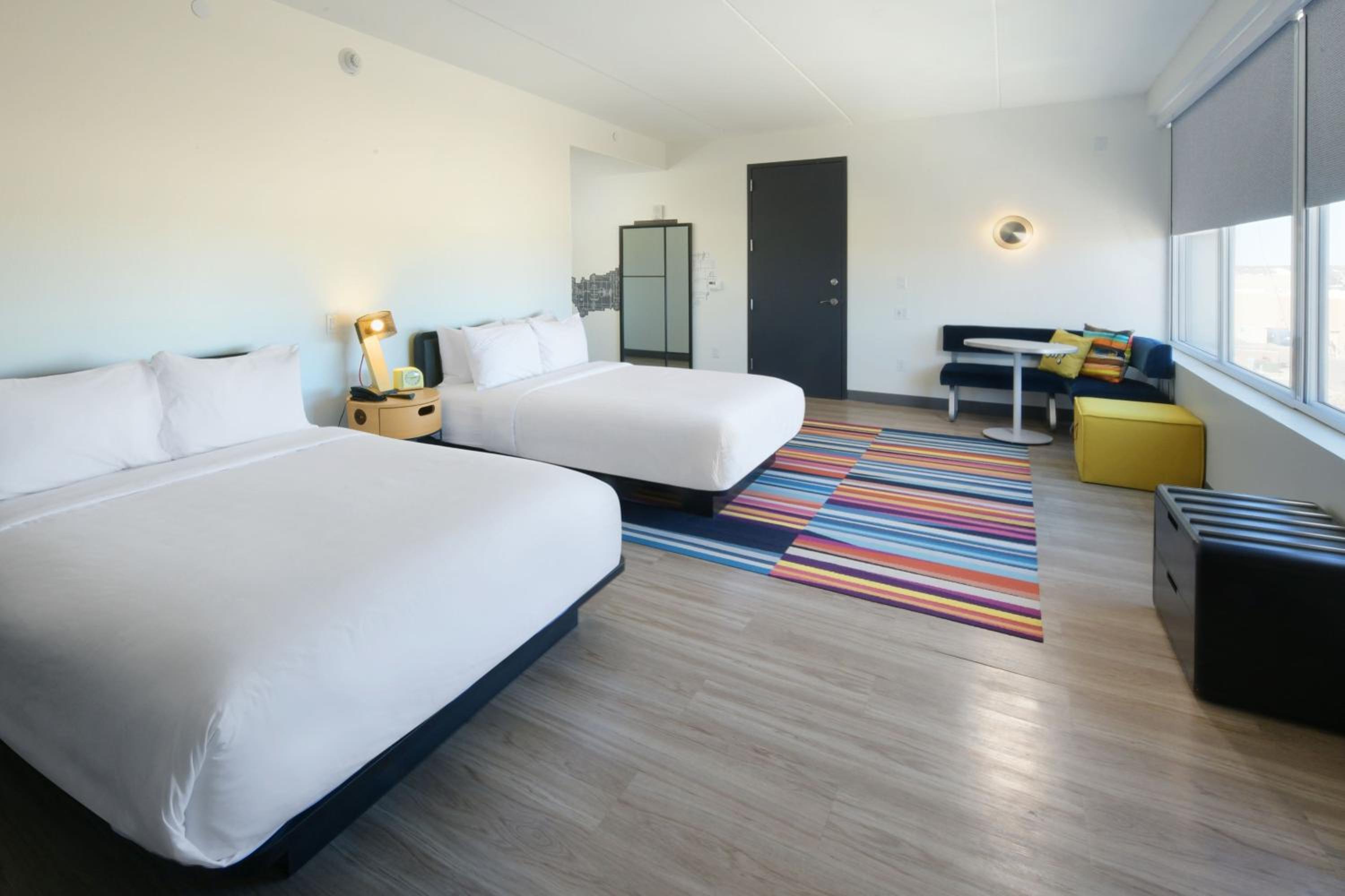 Aloft, Guest Room with 2 Queen - Photo 2