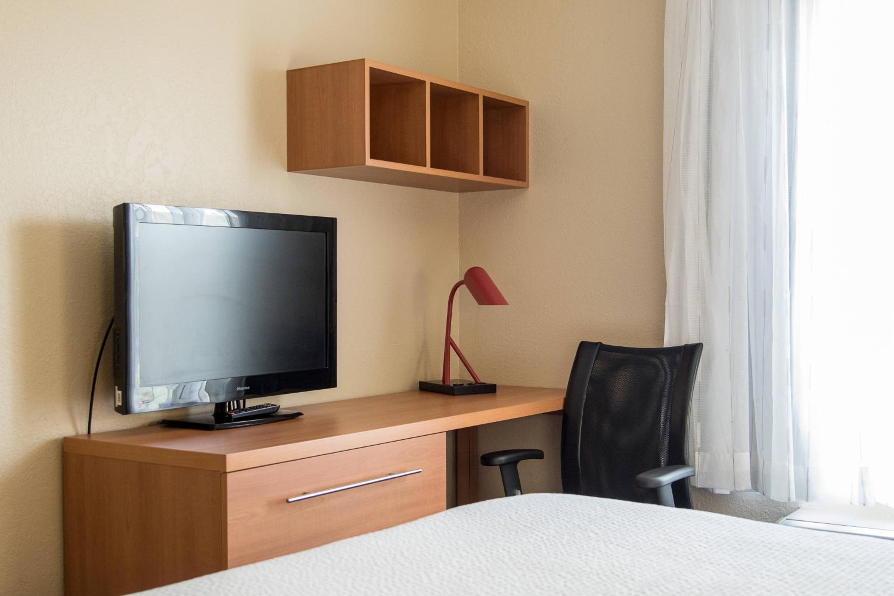 One-Bedroom Suite with Sofa Bed - Photo 4
