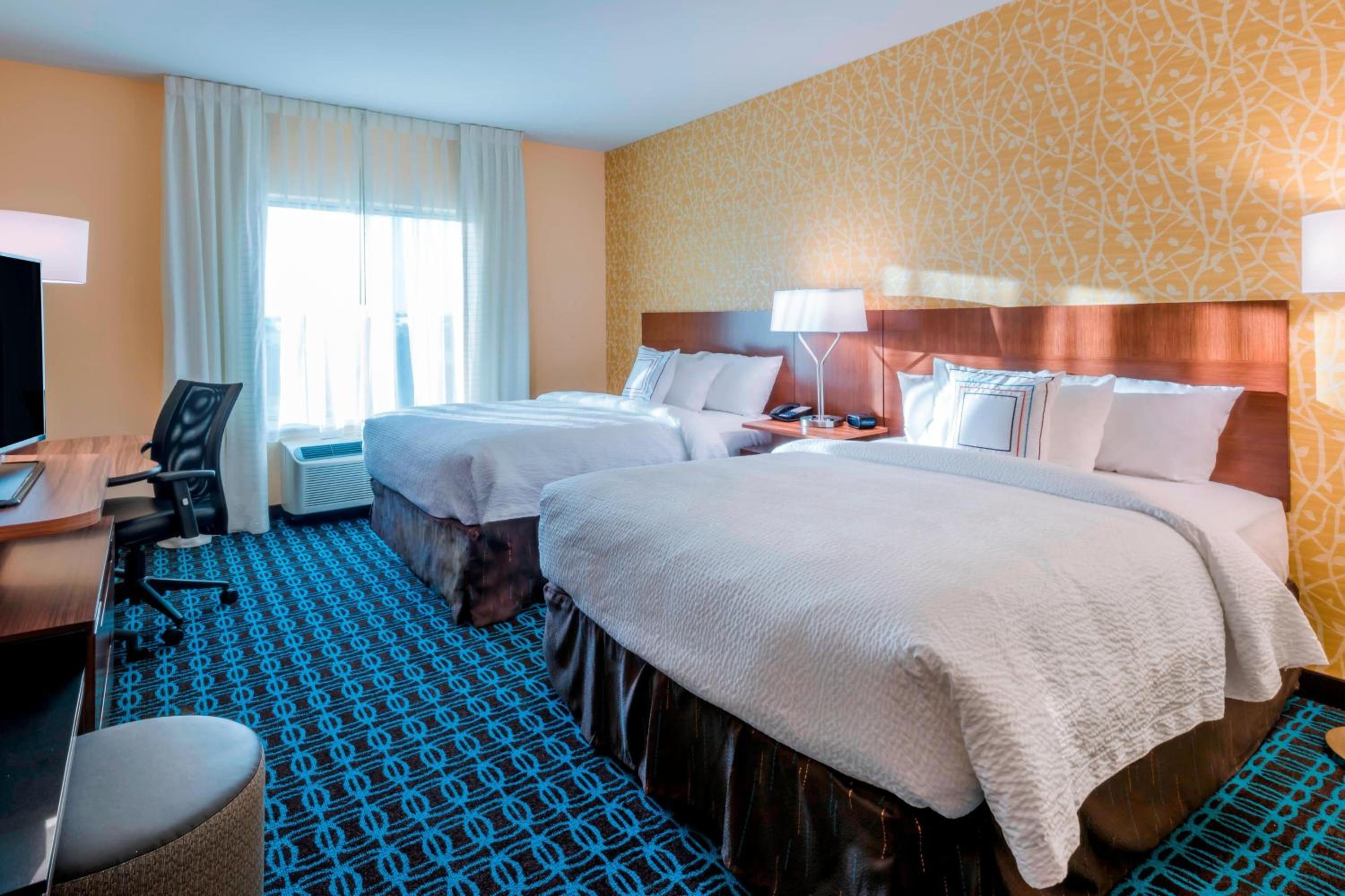 Queen Room with Two Queen Beds photo 1