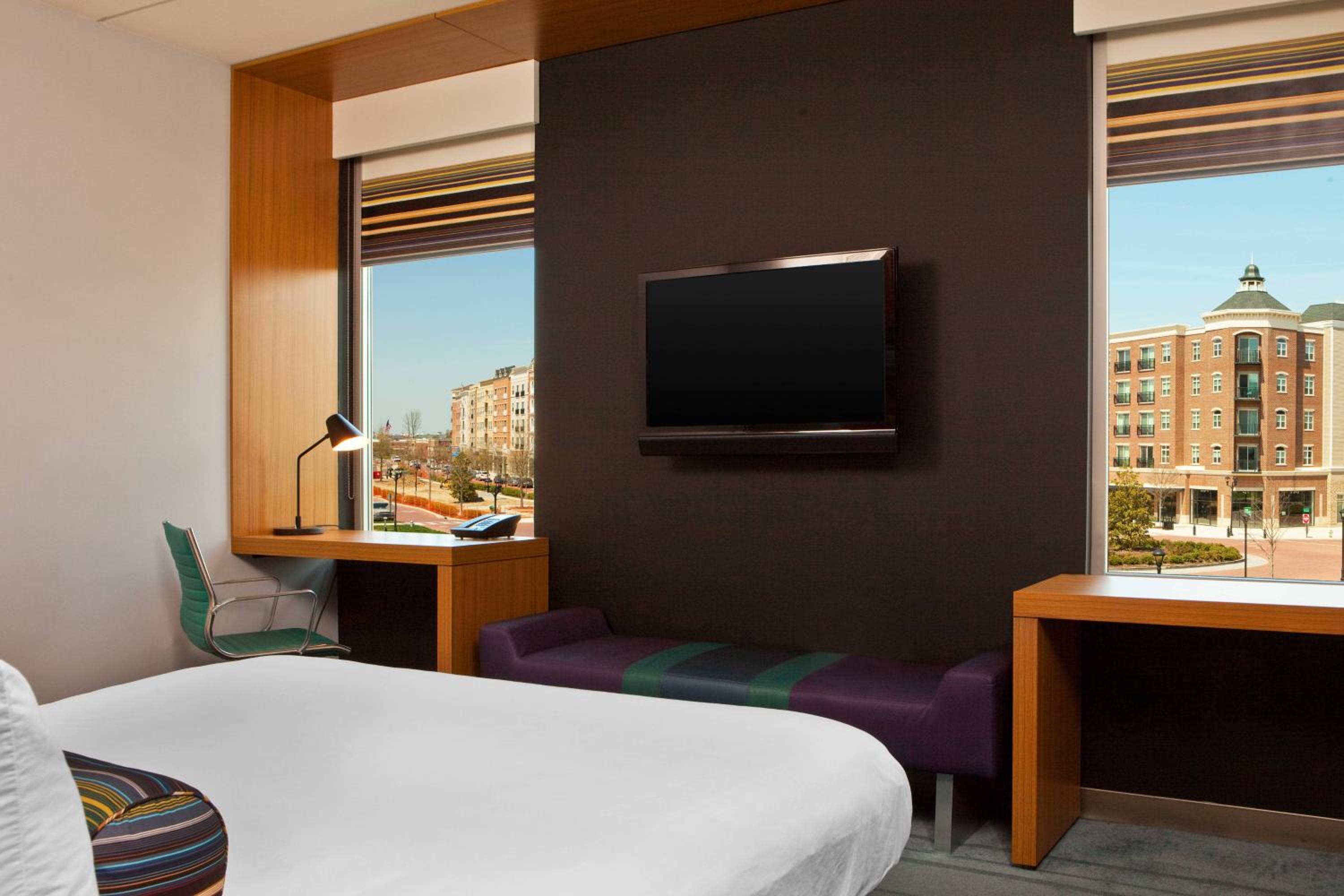 Aloft, Guest room, 1 King - Photo 1