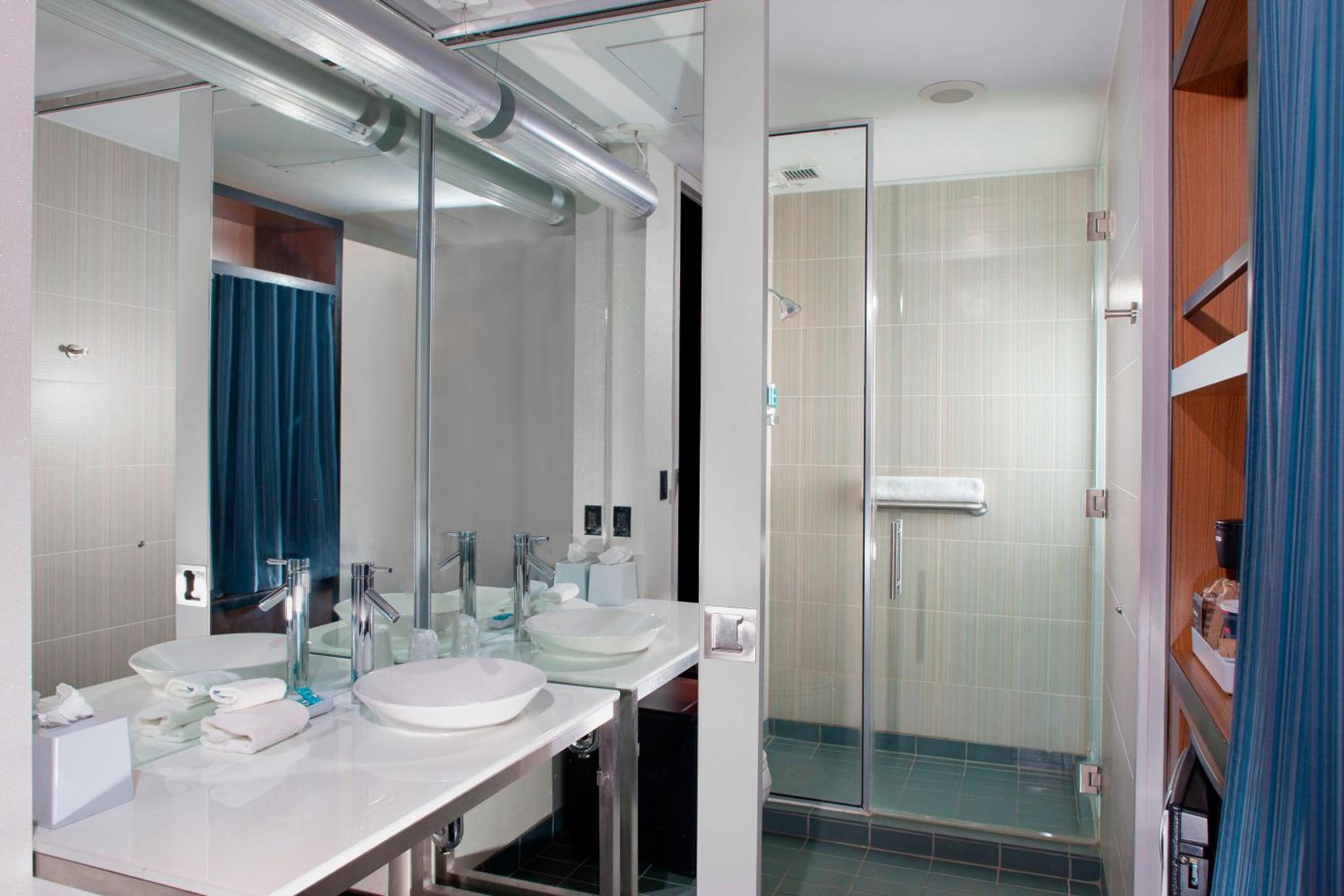 Aloft, Guest room, 2 Queen - Photo 2