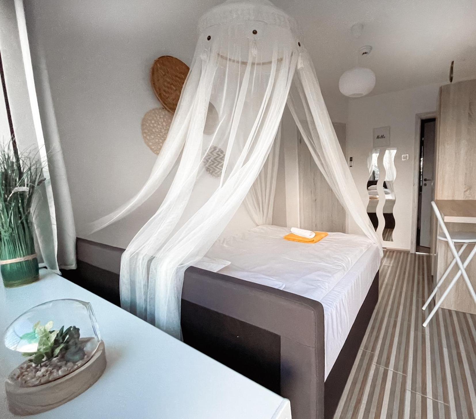 Double Room With Private Bathroom photo 1