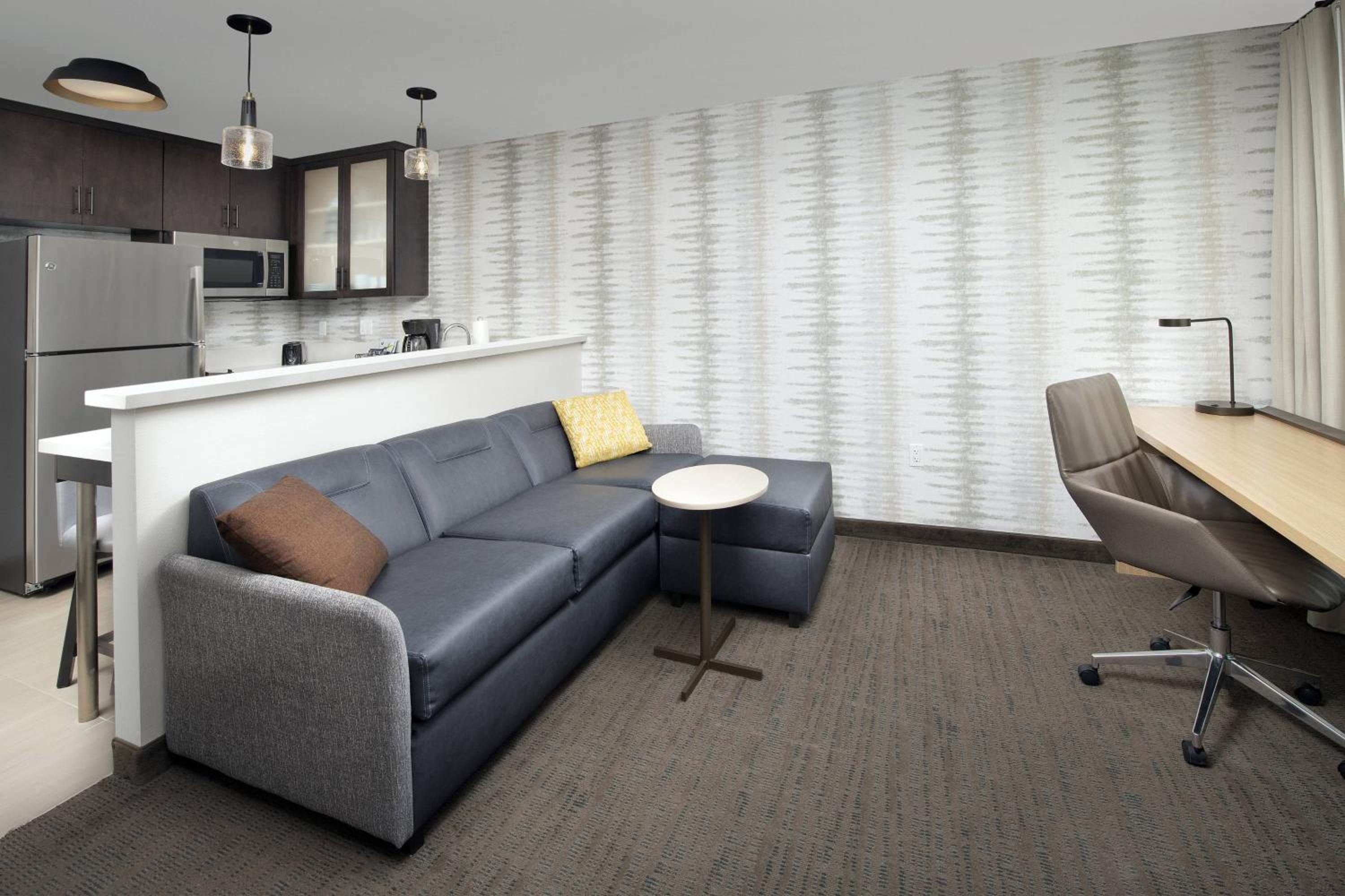 1 Bedroom Suite, 1 King, Sofa bed
