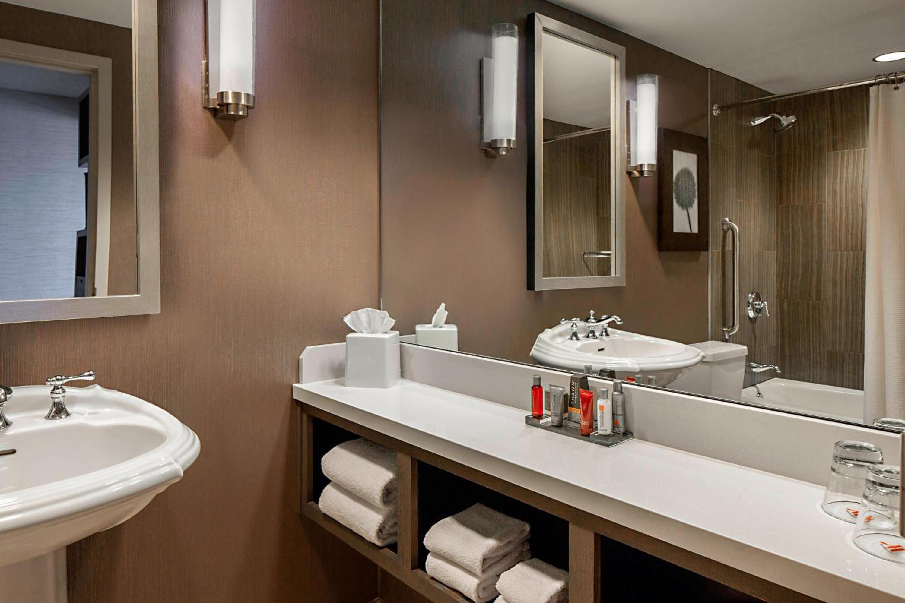 Double Room with Two Double Beds and Adapted Tub - Mobility and Hearing Accessible photo 2
