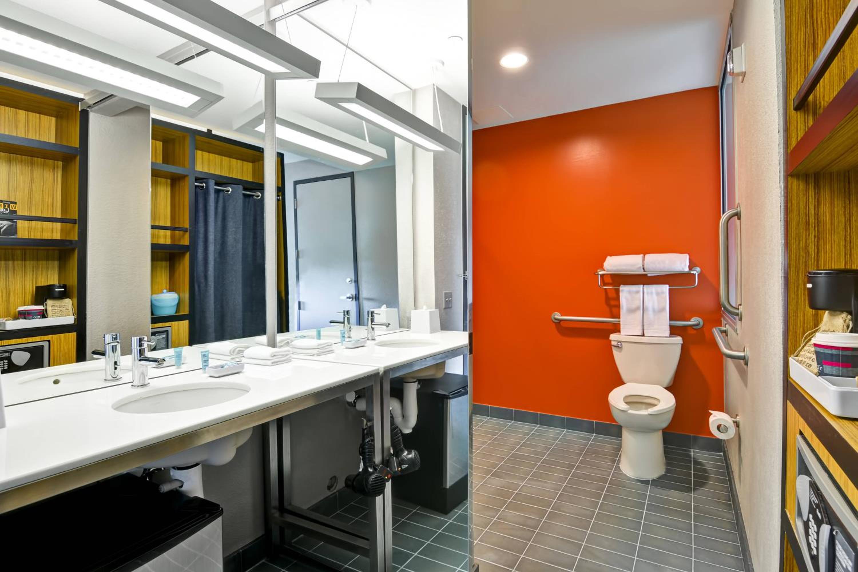 Aloft, Guest room, 1 King - Photo 5
