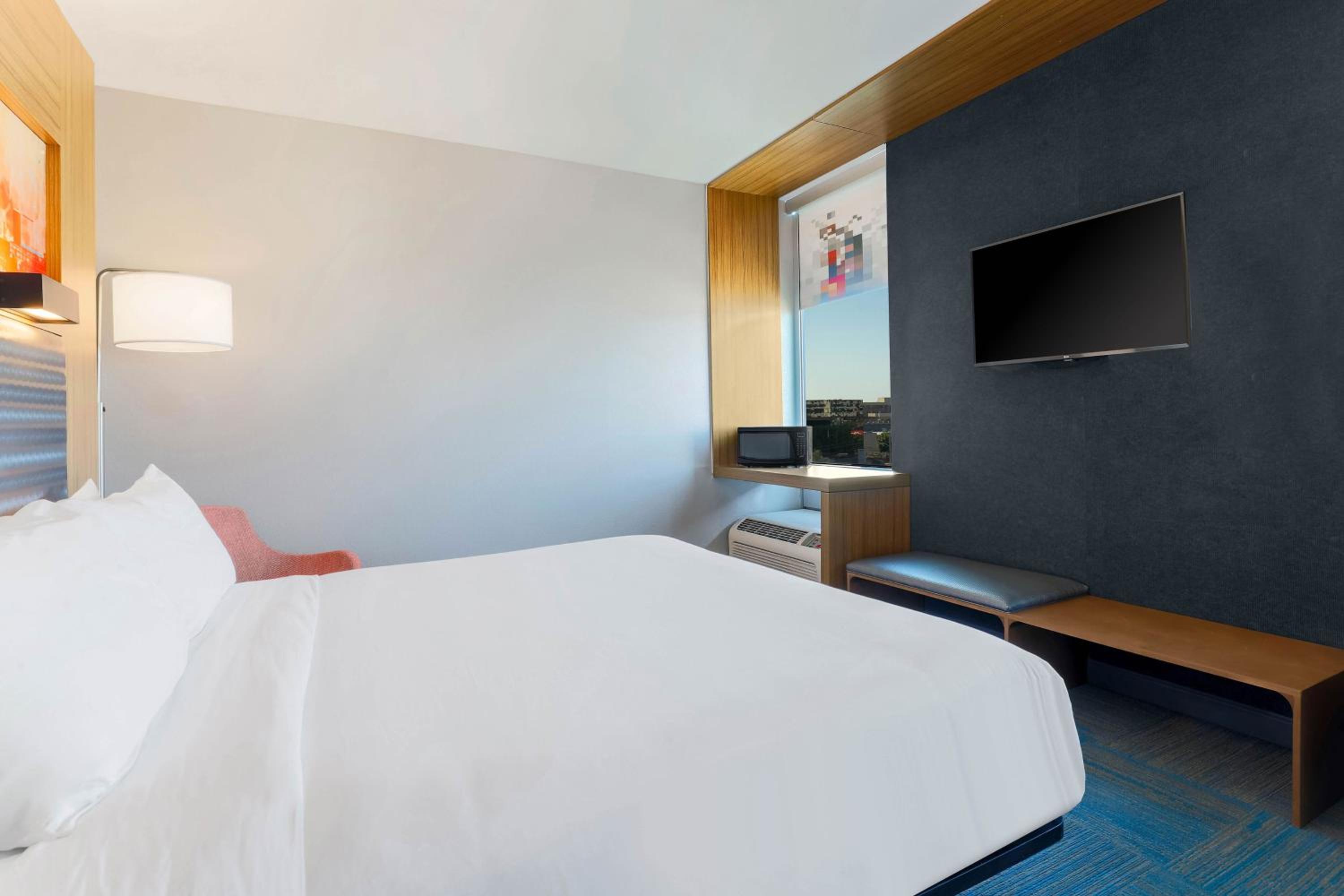 Aloft, Guest room, 1 King - Photo 6
